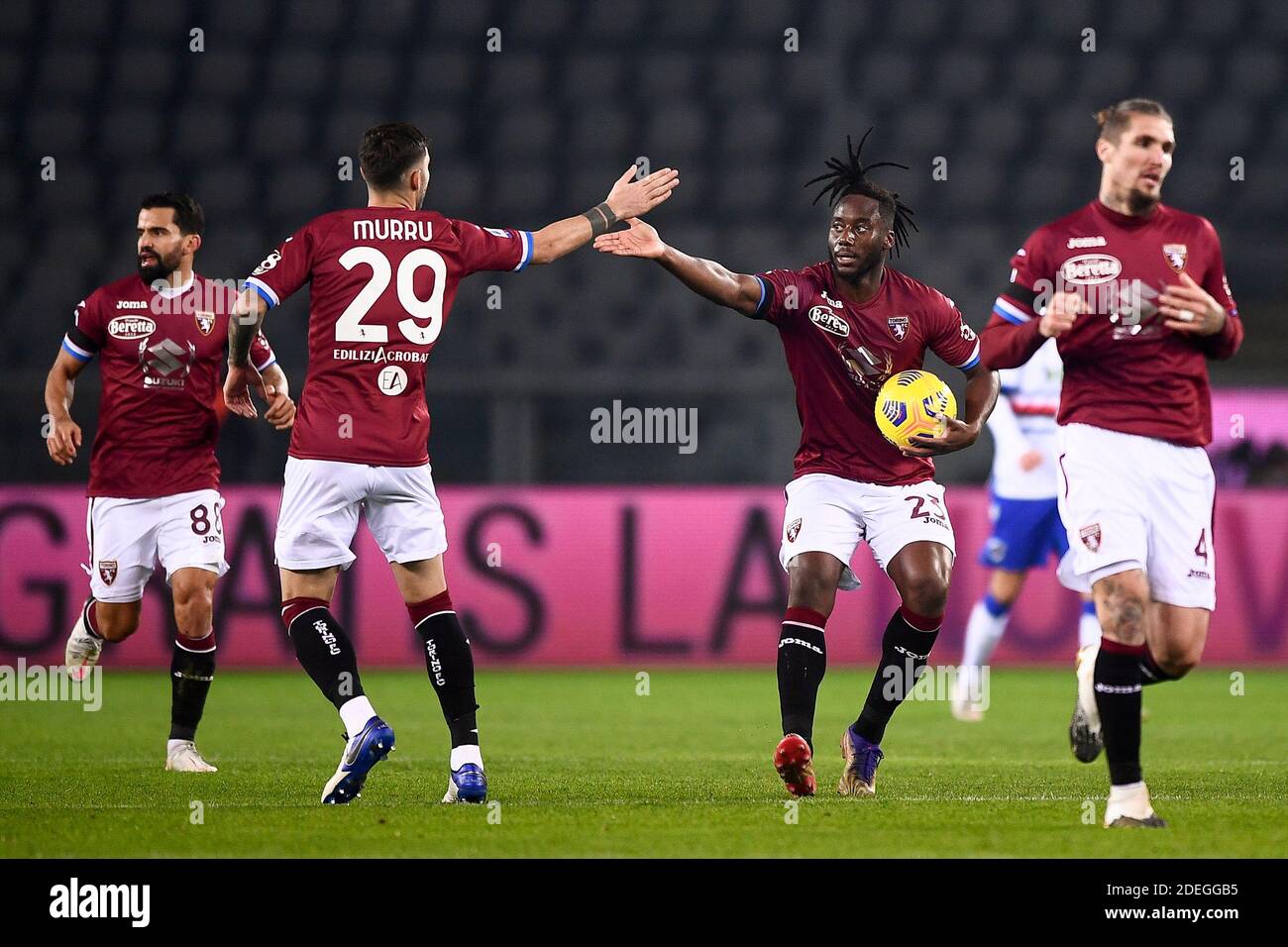 Torino, Italia - 30 novembre 2020: Il Soualiho Meite (C) del Torino FC festeggia dopo aver segnato un gol durante la Serie A FOOTBALL Match tra il Torino FC e la UC Sampdoria. La partita terminò il cravatta del 2-2. Credit: Nicolò campo/Alamy Live News Foto Stock