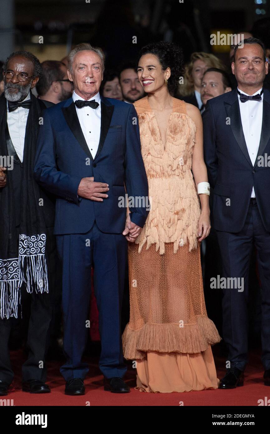 Udo Kier e Barbara Colen partecipano alla Premiere Bacurau nell'ambito del 72esimo Festival Internazionale del Cinema di Cannes, in Francia, il 15 maggio 2019. Foto di Aurore Marechal/ABACAPRESS.COM Foto Stock