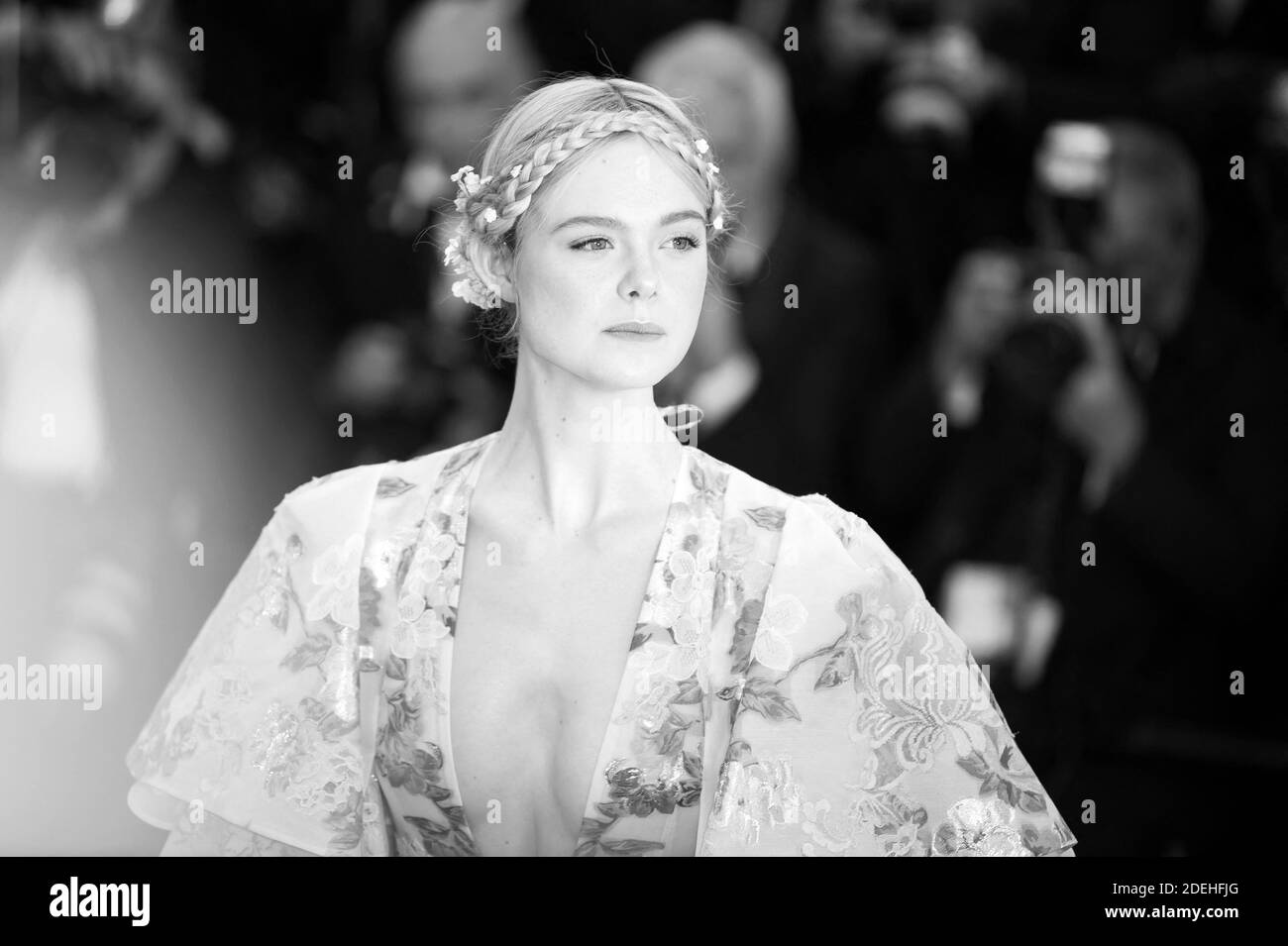 Elle Fanning arriva sul tappeto rosso della proiezione 'Les Miserables' tenutasi al Palais Des Festivals a Cannes, in Francia, il 15 maggio 2019, nell'ambito del 72° Festival del Cinema di Cannes. Foto di Nicolas Genin/ABACAPRESS.COM Foto Stock