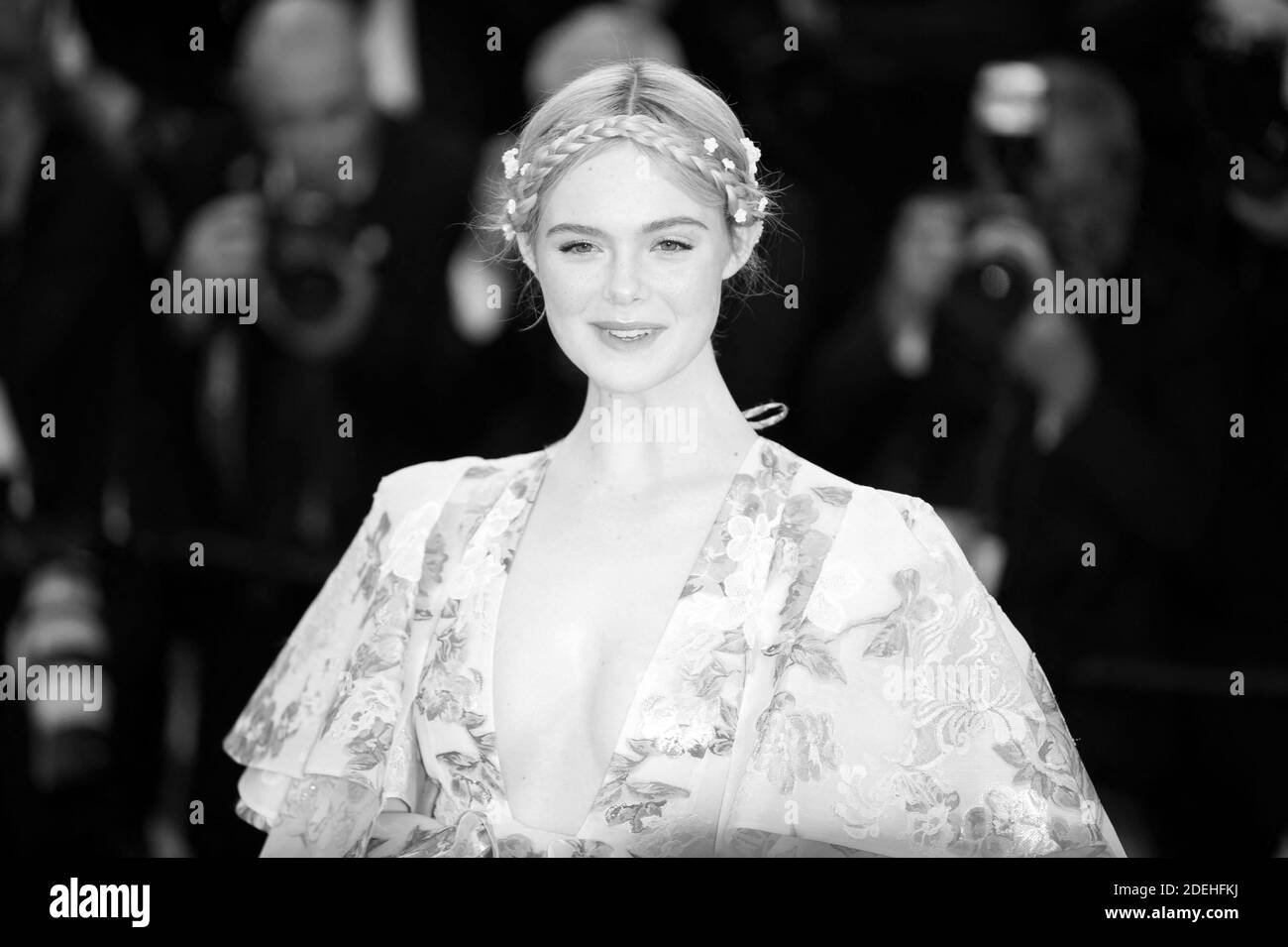 Elle Fanning arriva sul tappeto rosso della proiezione 'Les Miserables' tenutasi al Palais Des Festivals a Cannes, in Francia, il 15 maggio 2019, nell'ambito del 72° Festival del Cinema di Cannes. Foto di Nicolas Genin/ABACAPRESS.COM Foto Stock