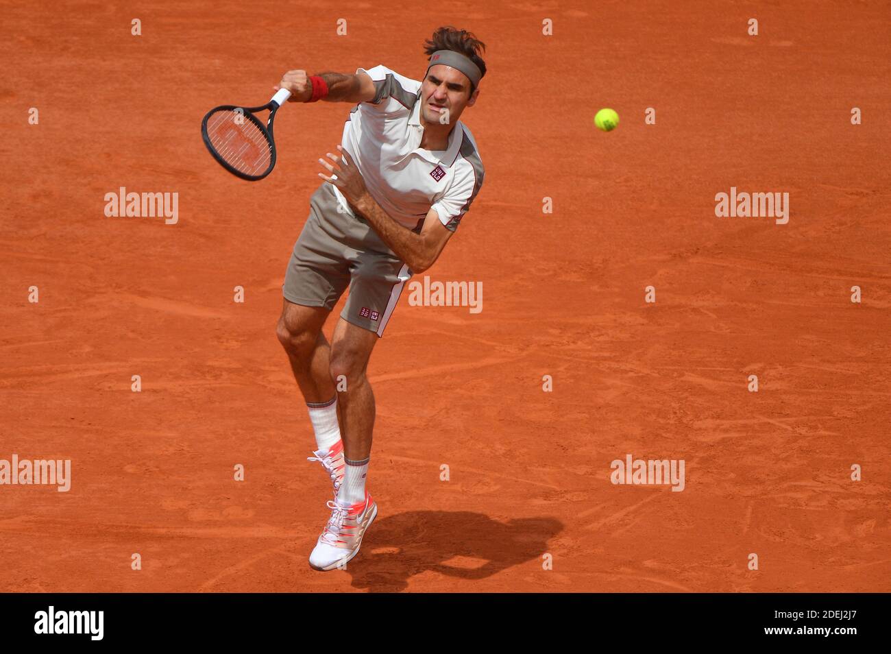 PARIGI, FRANCIA - MAGGIO 31: Roger Federer della Svizzera in azione contro Casper Ruud della Norvegia (non visto) durante la loro terza partita al torneo di tennis francese Open allo stadio Roland Garros di Parigi, Francia il 31 maggio 2019.Foto di Christian Liegi/ABACAPRESS.COM Foto Stock