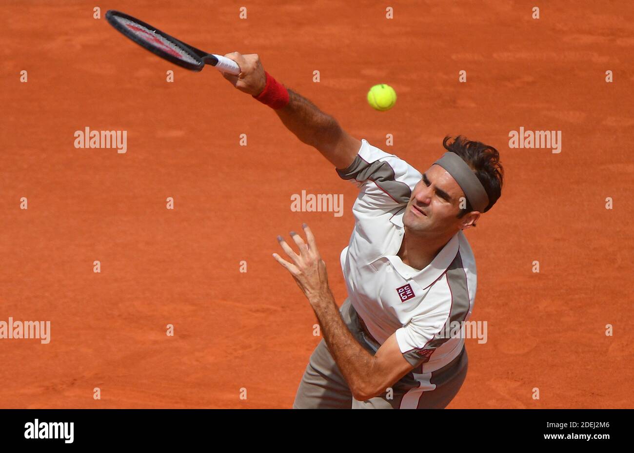 PARIGI, FRANCIA - MAGGIO 31: Roger Federer della Svizzera in azione contro Casper Ruud della Norvegia (non visto) durante la loro terza partita al torneo di tennis francese Open allo stadio Roland Garros di Parigi, Francia il 31 maggio 2019.Foto di Christian Liegi/ABACAPRESS.COM Foto Stock