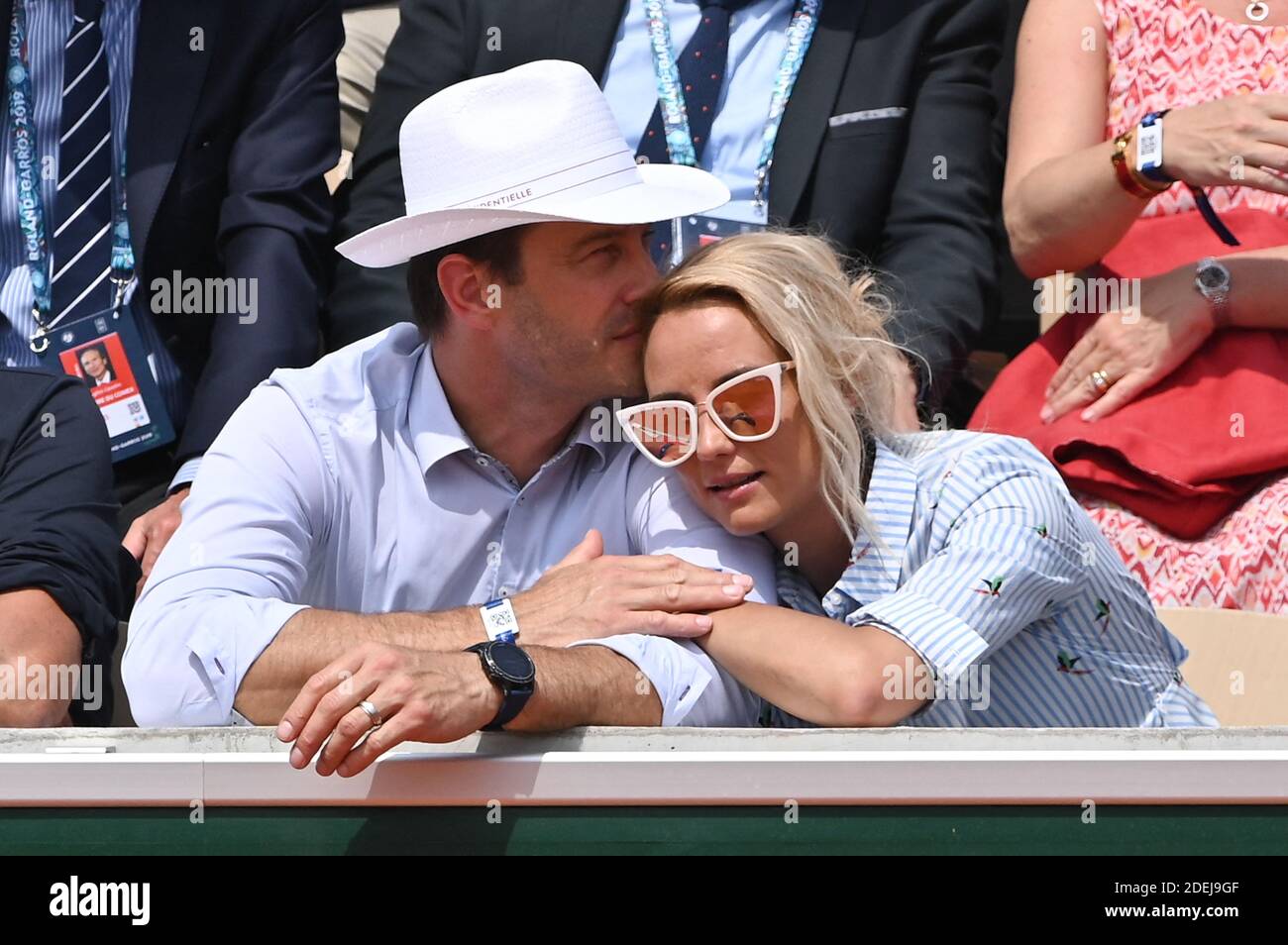 Elodie Gossuin e suo marito Bertrand Lacherie frequentano il 2019 French Tennis Open - Day Ten a Roland Garros il 4 giugno 2019 a Parigi, Francia. Foto di Laurent Zabulon / ABACAPRESS.COM Foto Stock