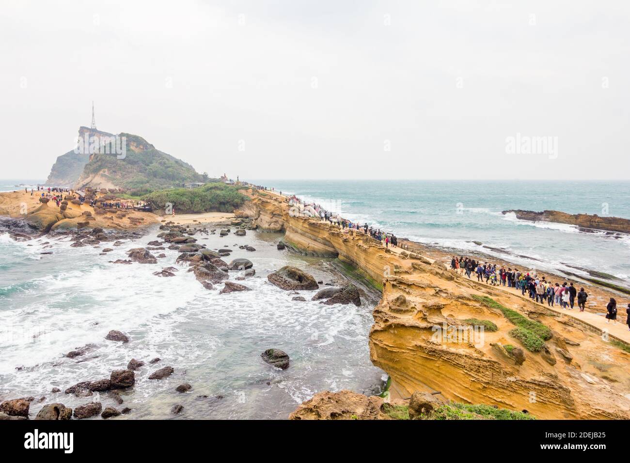 Il panoramico Geopark Yehliu a Wanli Disrict a New Taipei City, Taiwan, ha formazioni rocciose molto interessanti Foto Stock