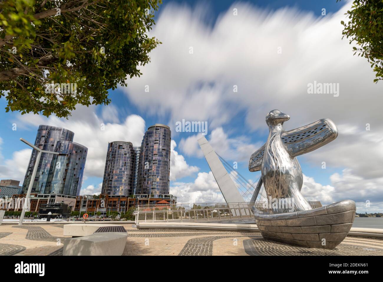 Primo contatto scultura a Elizabeth Quay. Foto Stock