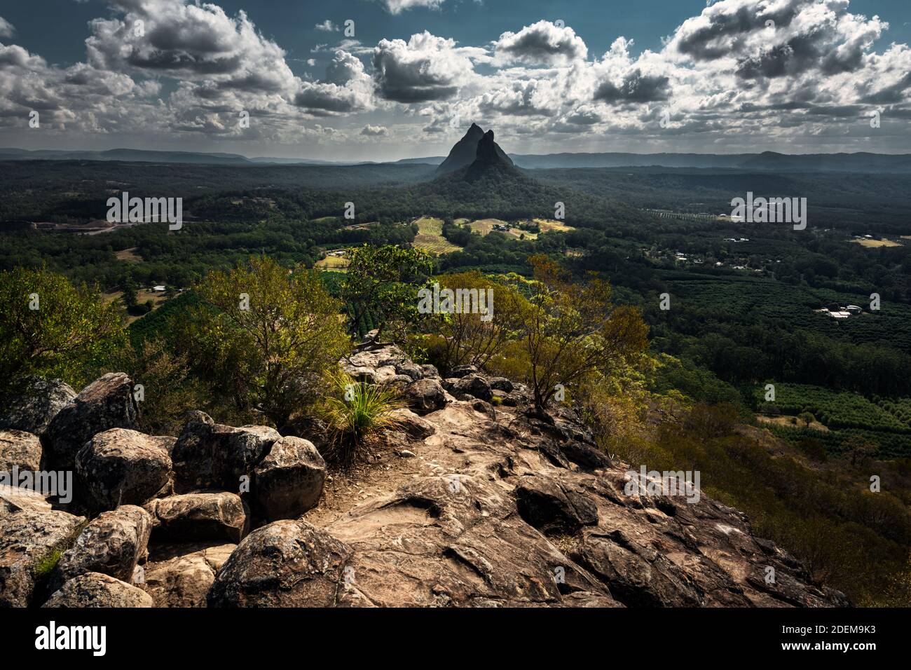 Vista dal Monte Ngungun nelle Glass House Mountains. Foto Stock