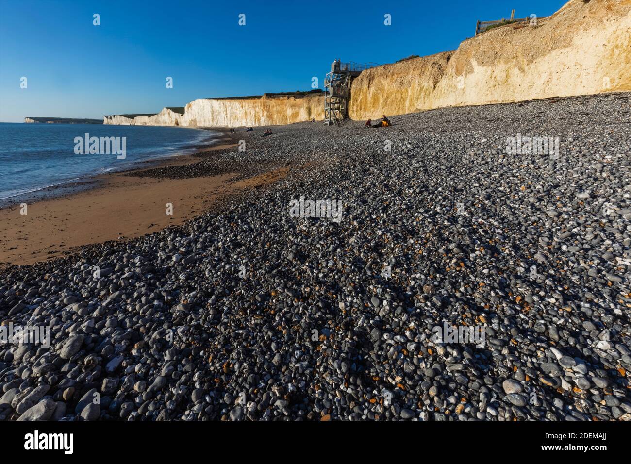 Inghilterra, East Sussex, Eastbourne, Birling Gap, le sette Sorelle Cliffs e la spiaggia Foto Stock
