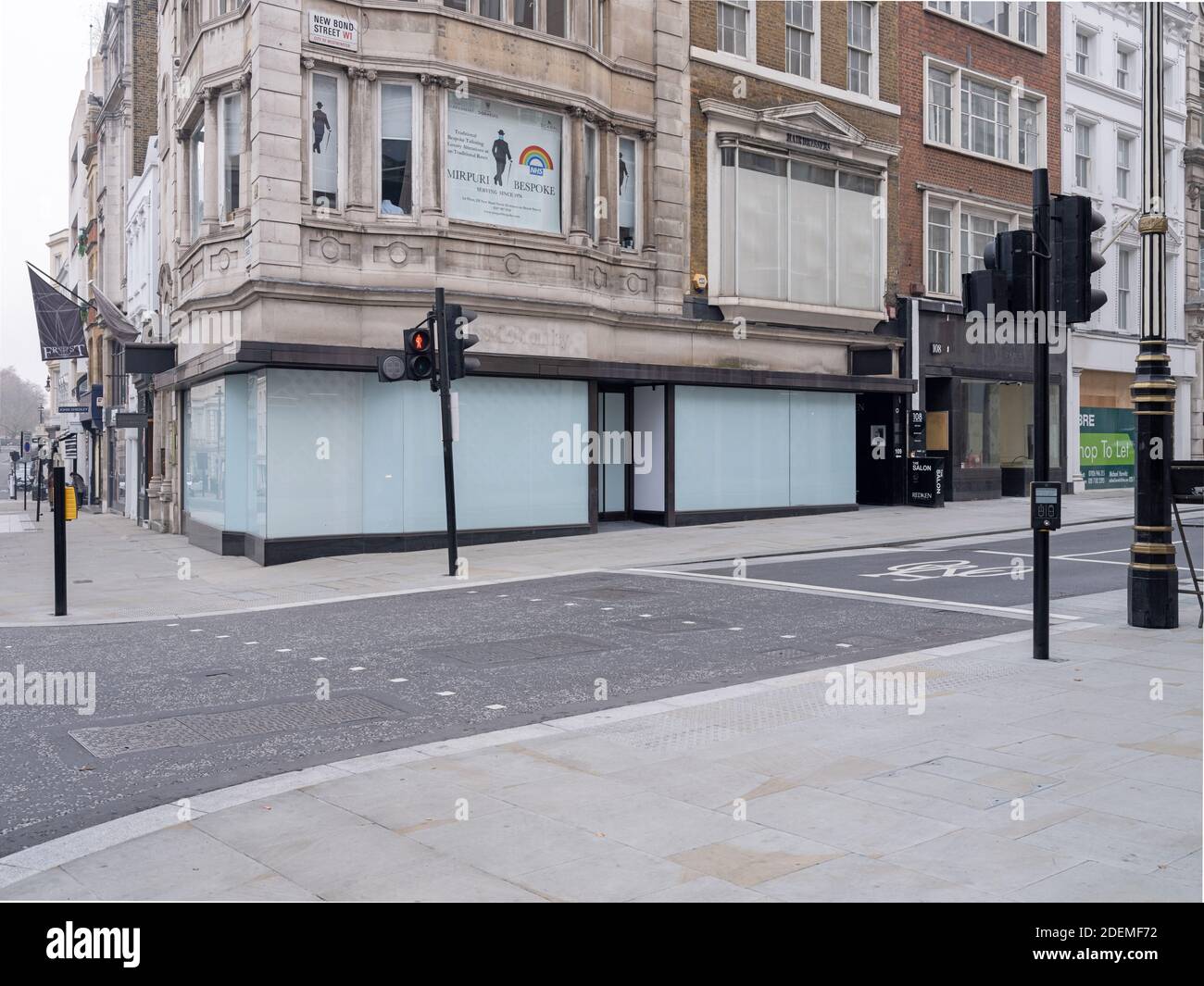 GRAN BRETAGNA / Inghilterra / Londra / molti negozi, rimangono vacanti in New Bond Street. Foto Stock