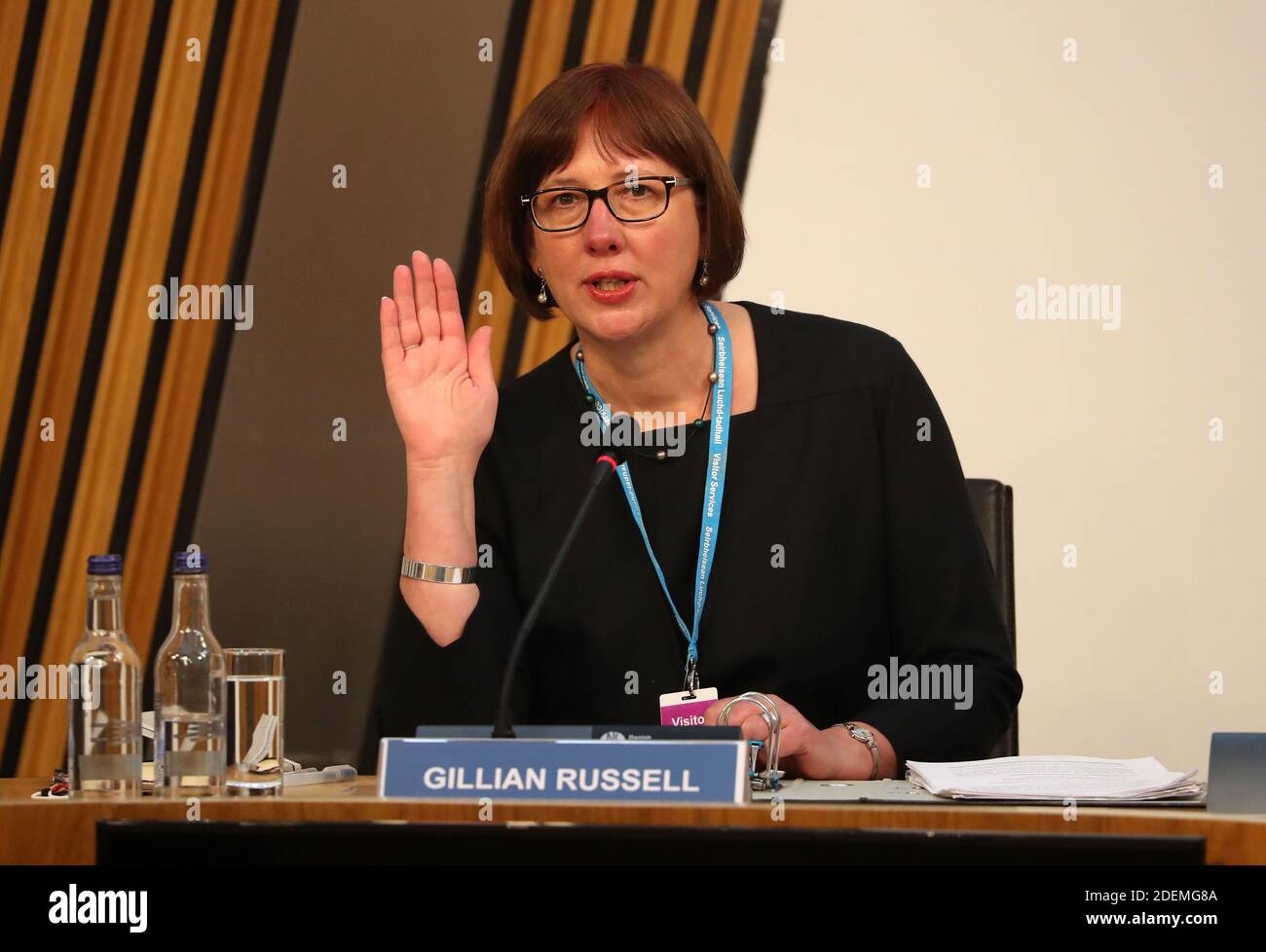 Gillian Russell, direttore della forza lavoro sanitaria del governo scozzese fornisce prove a un comitato per le molestie del Parlamento scozzese, a Holyrood a Edimburgo, che esamina la gestione delle accuse di molestie nei confronti dell'ex primo ministro Alex Salmond. Foto Stock