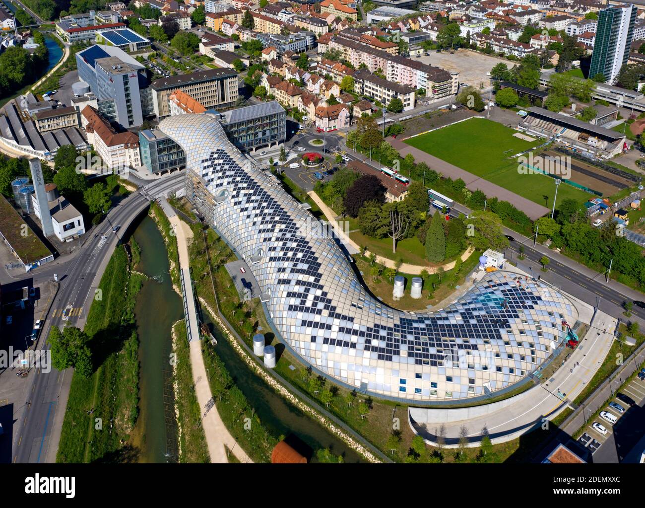 Hauptsitz des Schweizer Uhrenherstellers Swatch, Architekt Shigeru Ban, Biel, Schweiz / sede centrale del produttore svizzero di orologi Swatch by the Arc Foto Stock