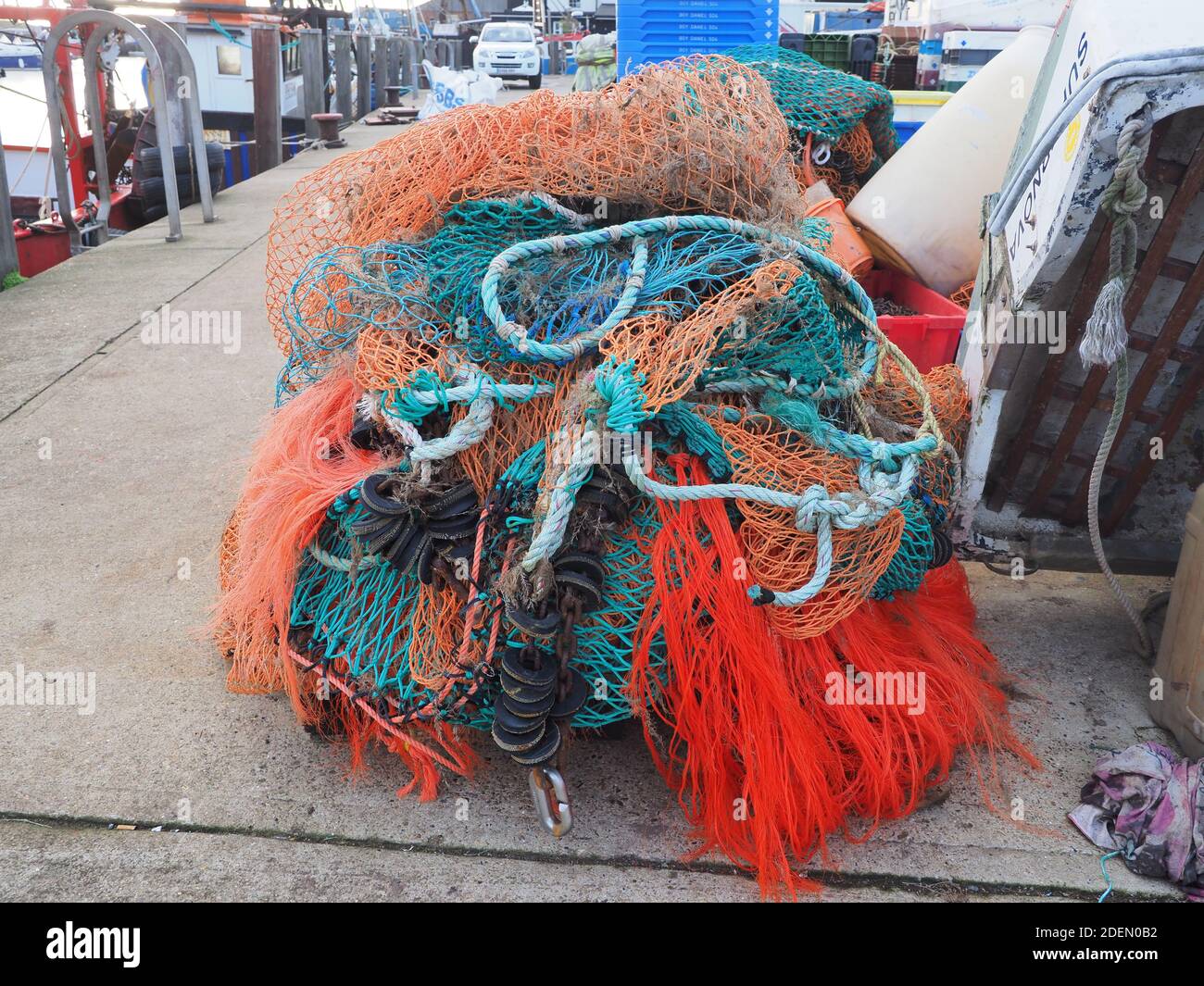 Queenborough, Kent, Regno Unito. 1 Dicembre 2020. Brexit: Le barche da pesca in alta marea nel torrente Queenborough nel Kent mentre la pesca rimane un tema chiave della Brexit. Credit: James Bell/Alamy Live News Foto Stock