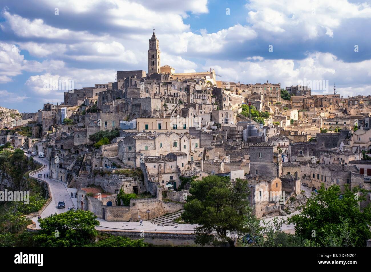 L'incredibile città collinare pugliese di Matera - luogo dell'ultimo film di Bond, No Time To Die, e l'antica città sotterranea di grotte. Foto Stock