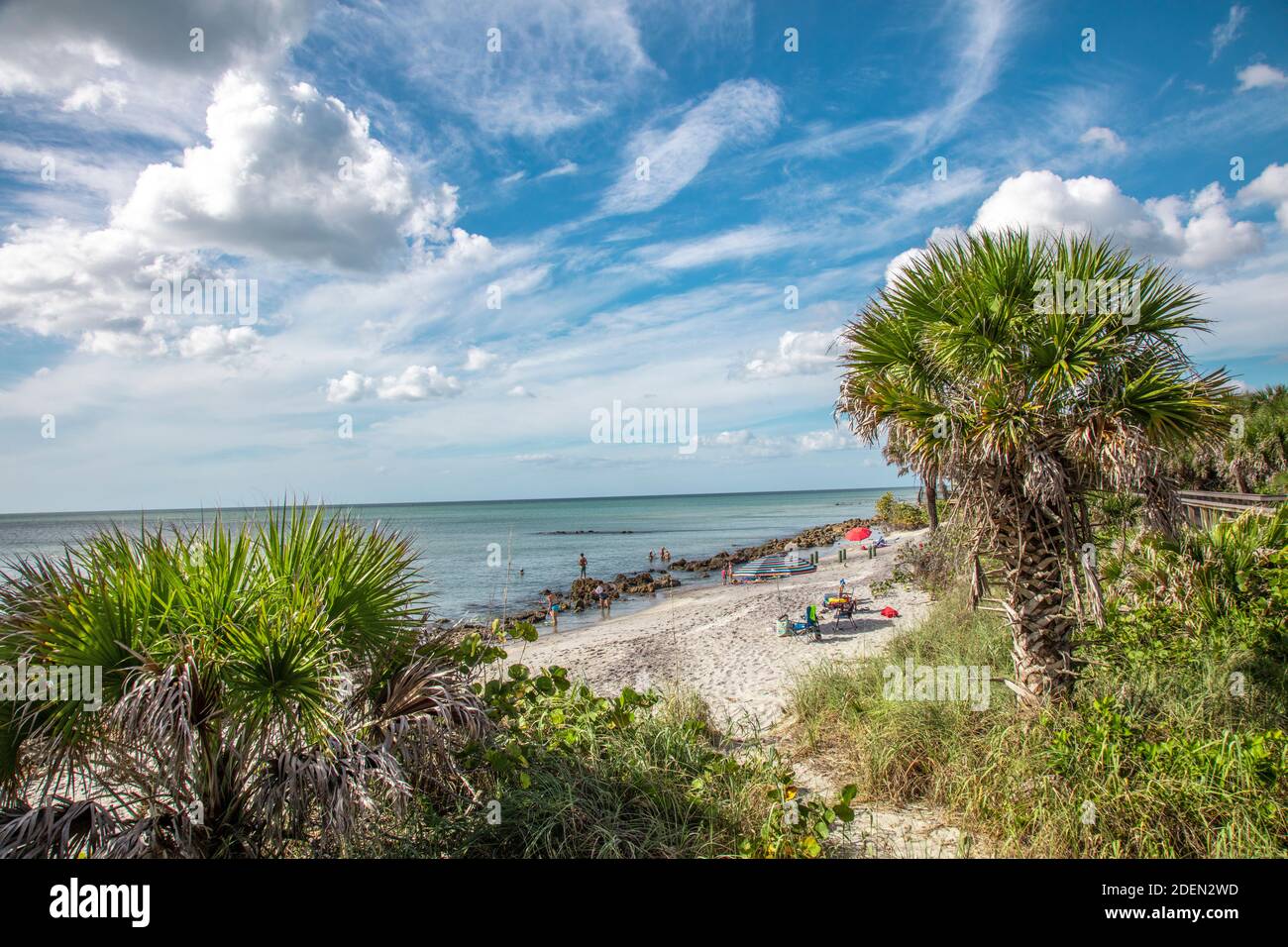 Persone sulla spiaggia di Caspersen sul Golfo del Messico in Venezia Florida negli Stati Uniti Foto Stock