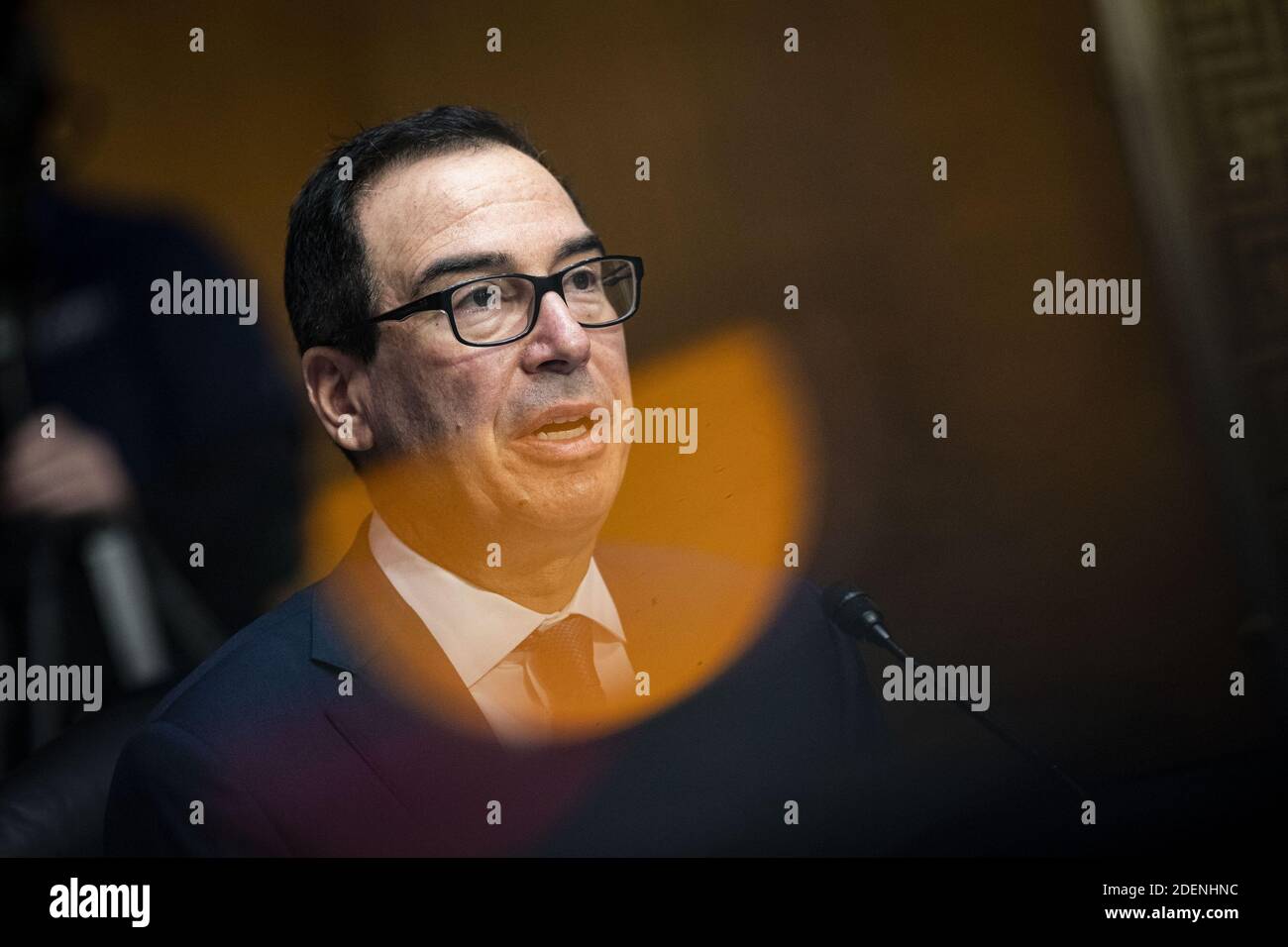 Washington, Stati Uniti. 01 dicembre 2020. Il Segretario del Tesoro Steven Mnuchin testimonia della CARES Act durante un'audizione del Comitato bancario del Senato su Capitol Hill, martedì 1 dicembre 2020 a Washington. Foto in piscina di al Drago/UPI Credit: UPI/Alamy Live News Foto Stock