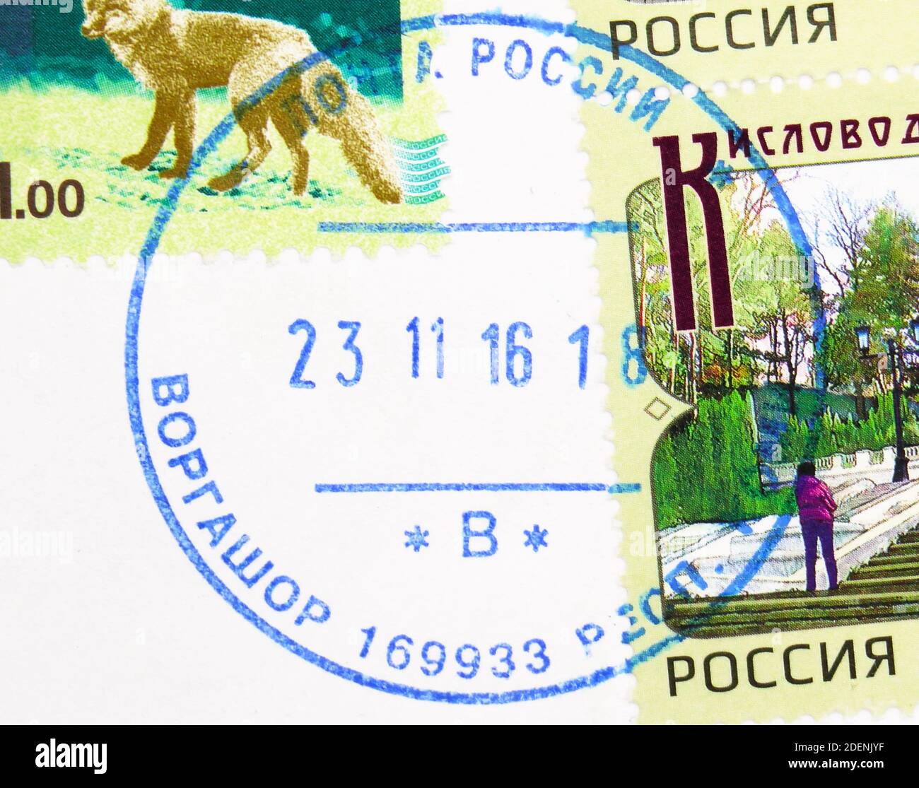 MOSCA, RUSSIA - 5 MAGGIO 2020: Francobollo stampato in Russia con timbro della città di Vorgashor, Repubblica di Komi, datato 2016 Foto Stock