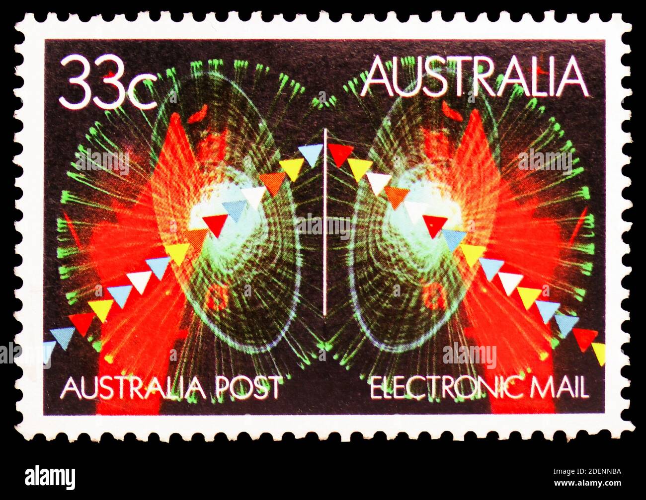 MOSCA, RUSSIA - 28 GIUGNO 2020: Francobollo stampato in Australia mostra antenna Rod, campo elettromagnetico, posta elettronica serie, circa 1985 Foto Stock
