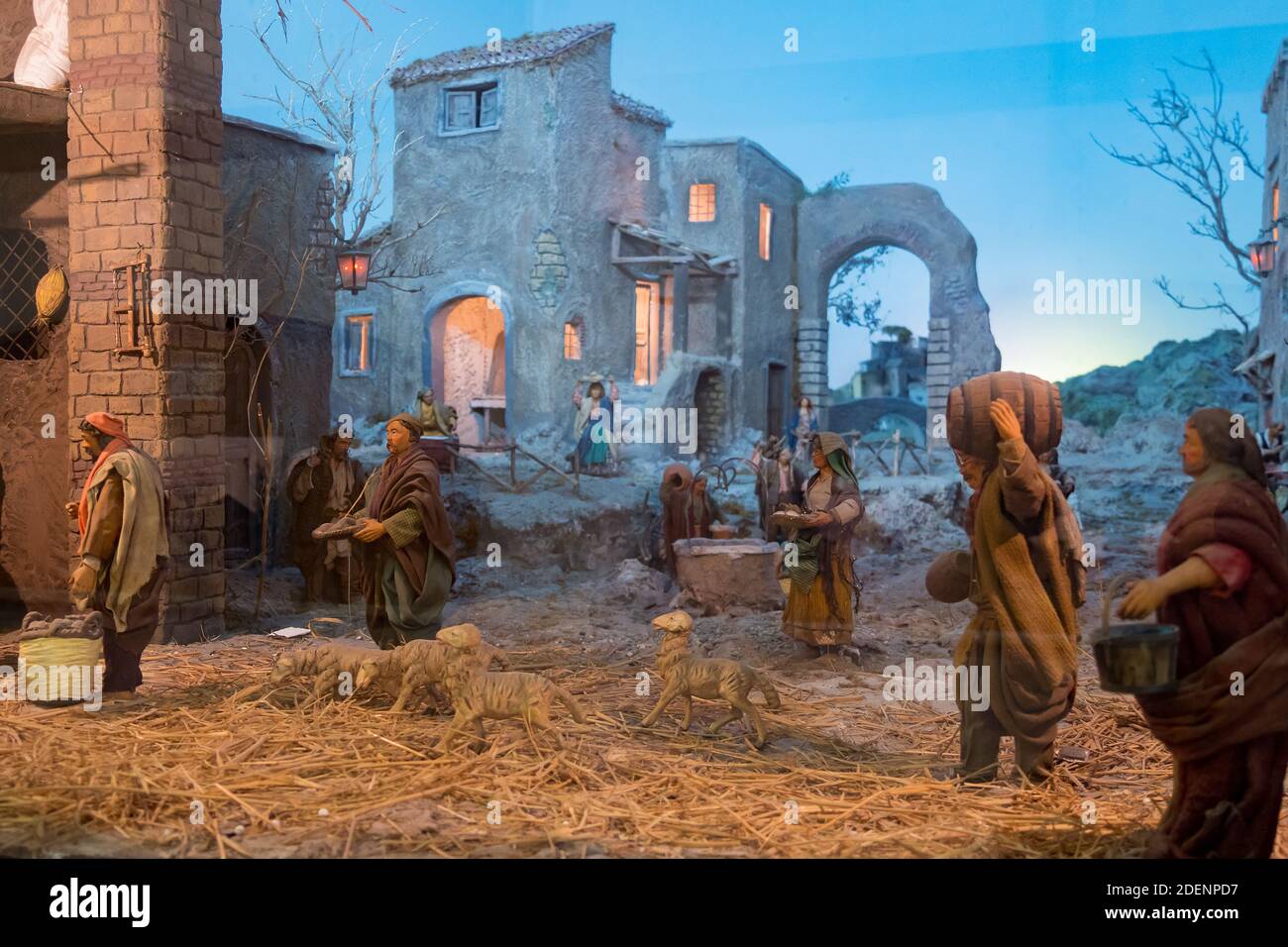 Napoli, Italia 2016 dicembre - l'arte della natività napoletana di S. Gregorio Armeno, S. Gregorio Armeno è una piccola strada nel centro storico di Napoli Foto Stock