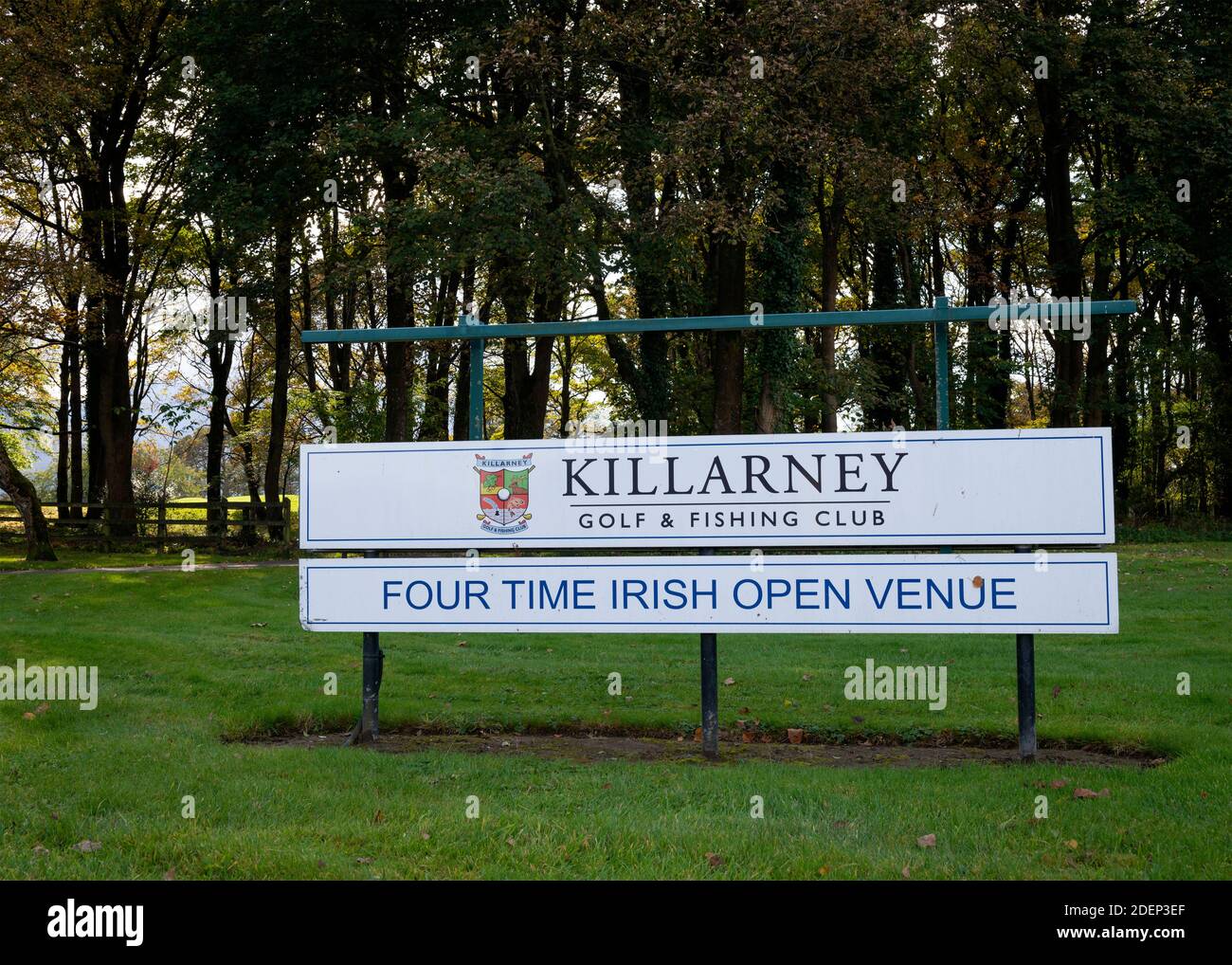 Killarney Golf and Fishing Club come Four Time Irish Open Venue segno in Fossa, Killarney National Park, County Kerry, Irlanda Foto Stock