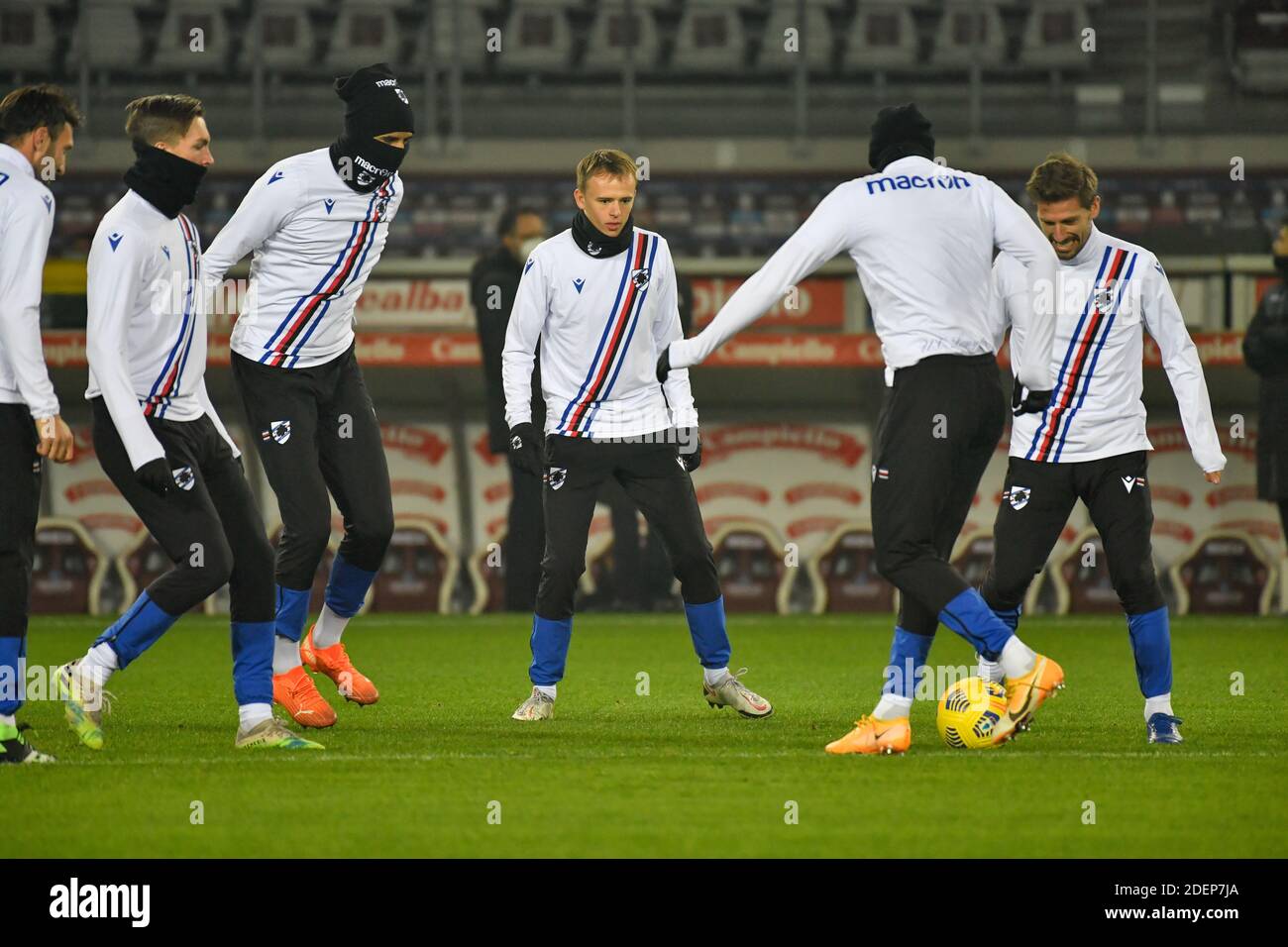 Torino, Italia. 30 novembre 2020. Mikkel Damsgaard (38) di Sampdoria visto durante il warm up per la Serie UNA partita tra Torino e Sampdoria allo Stadio Olimpico di Torino. (Foto: Gonzales Photo - Tommaso Fimiano). Foto Stock