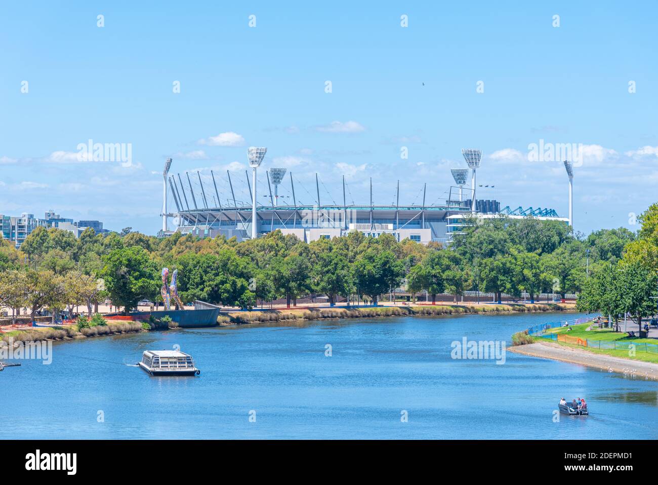Melbourne cricket Ground visto dietro il fiume Yarra, Australia Foto Stock
