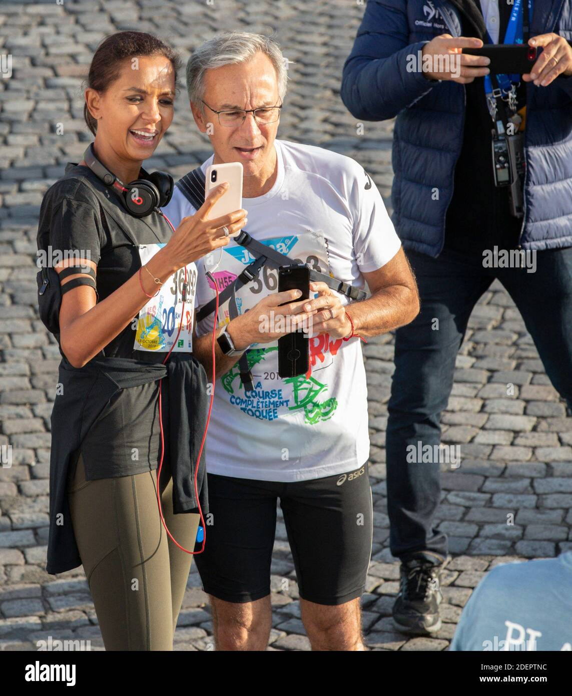 Karine le Marchand e Laurent Petitguillaume ai 20 chilometri di Parigi, una corsa su strada di 20 chilometri che inizia al Pont d'Iena ai piedi della Torre Eiffel a Parigi, Francia, il 13 ottobre 2019. Foto di Loic Baratoux/ABACAPRESS.COM Foto Stock