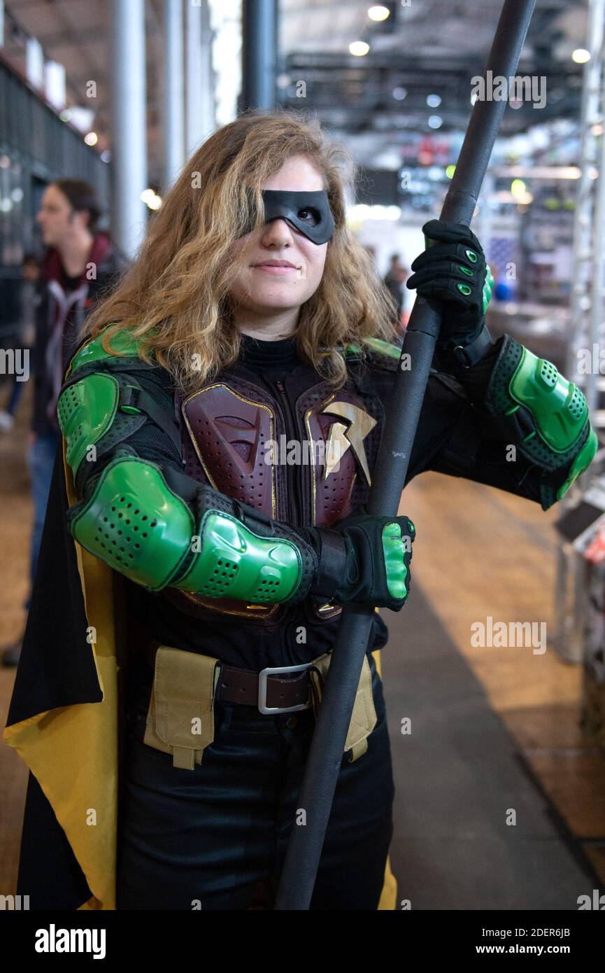 Un cosplayer vestito da Robin (Batman) che partecipa al Comic con Paris  2019 alla Grande Halle