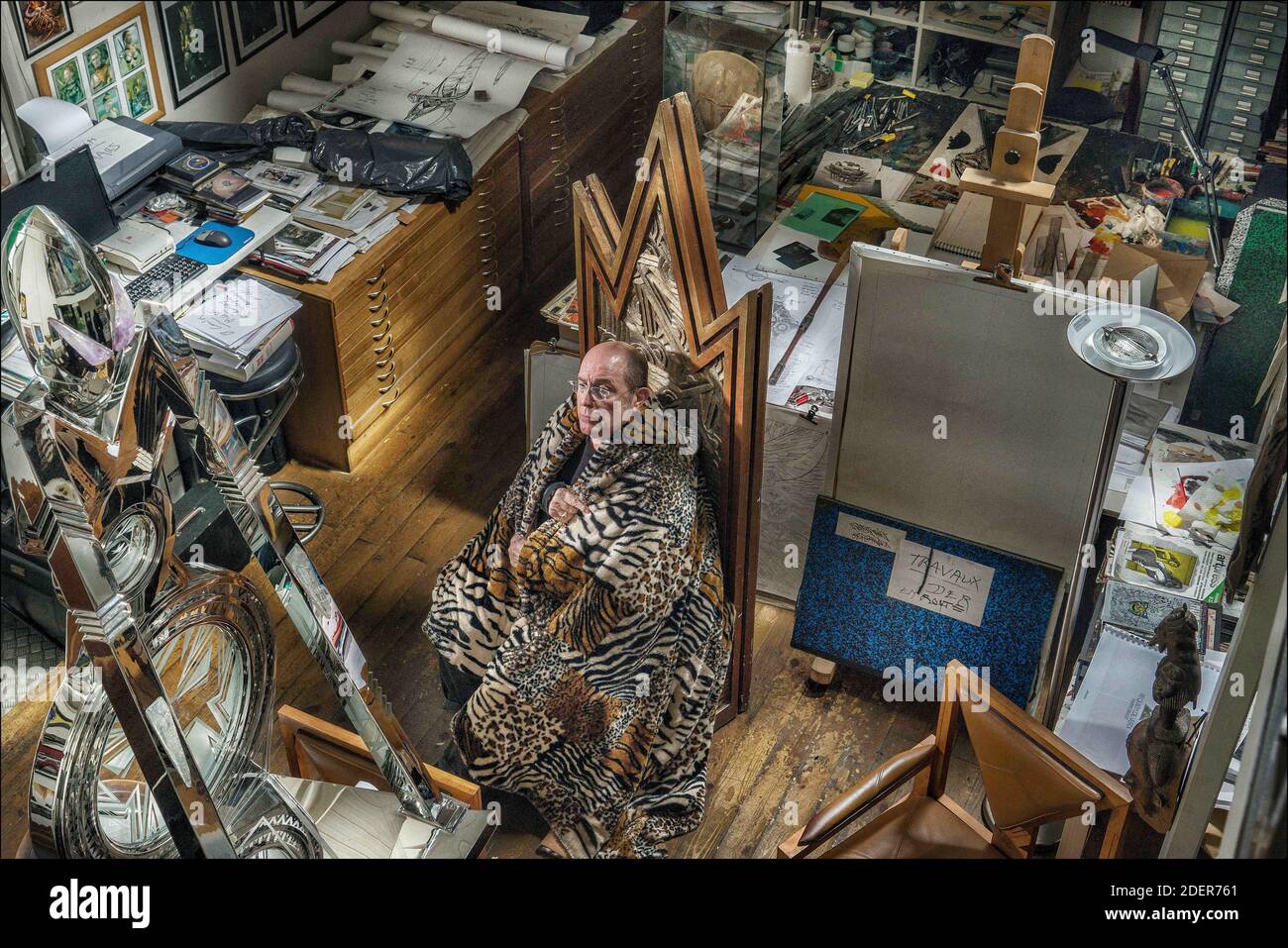 Artista e creatore francese di fumetti, e innovatore nel design visivo, Philippe Druillet è visto durante una intervista e una sessione fotografica nella sua casa, a Parigi, Francia, il 27 settembre 2016. Foto di Renaud Khanh/ABACAPRESS.COM Foto Stock