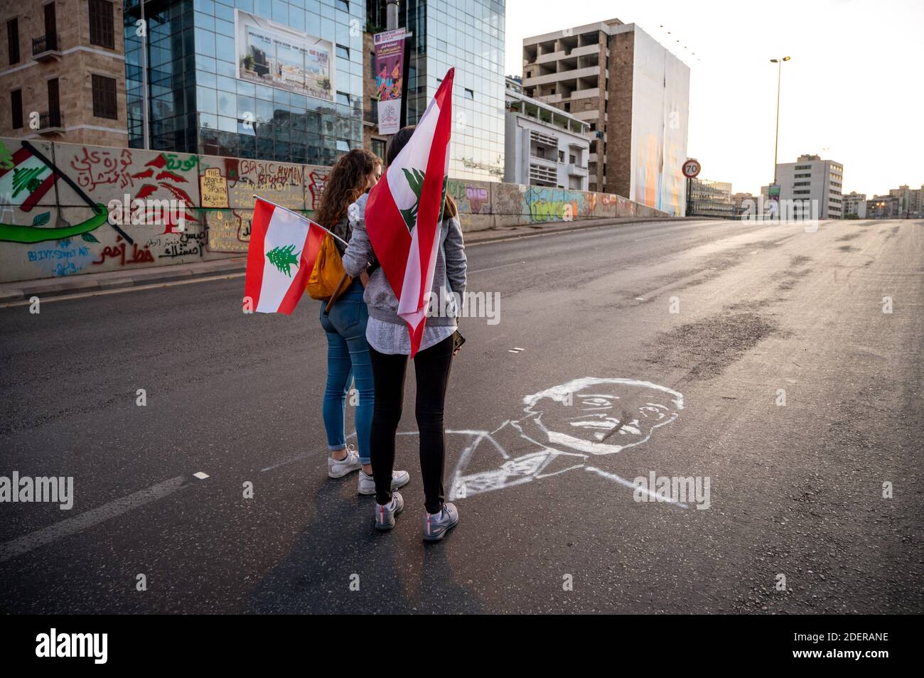 Ritratto del primo Ministro Saad Hariri sul campo a Beirut, Libano, il 29 ottobre 2019. È il tredicesimo giorno di proteste che ha avuto inizio dopo una decisione del governo di tassare le chiamate su ‘WhatsApp’ e altre applicazioni telefoniche, nonché contro la corruzione dei partiti politici. Foto di Ammar Abd Rabbo/ABACAPRESS.COM Foto Stock