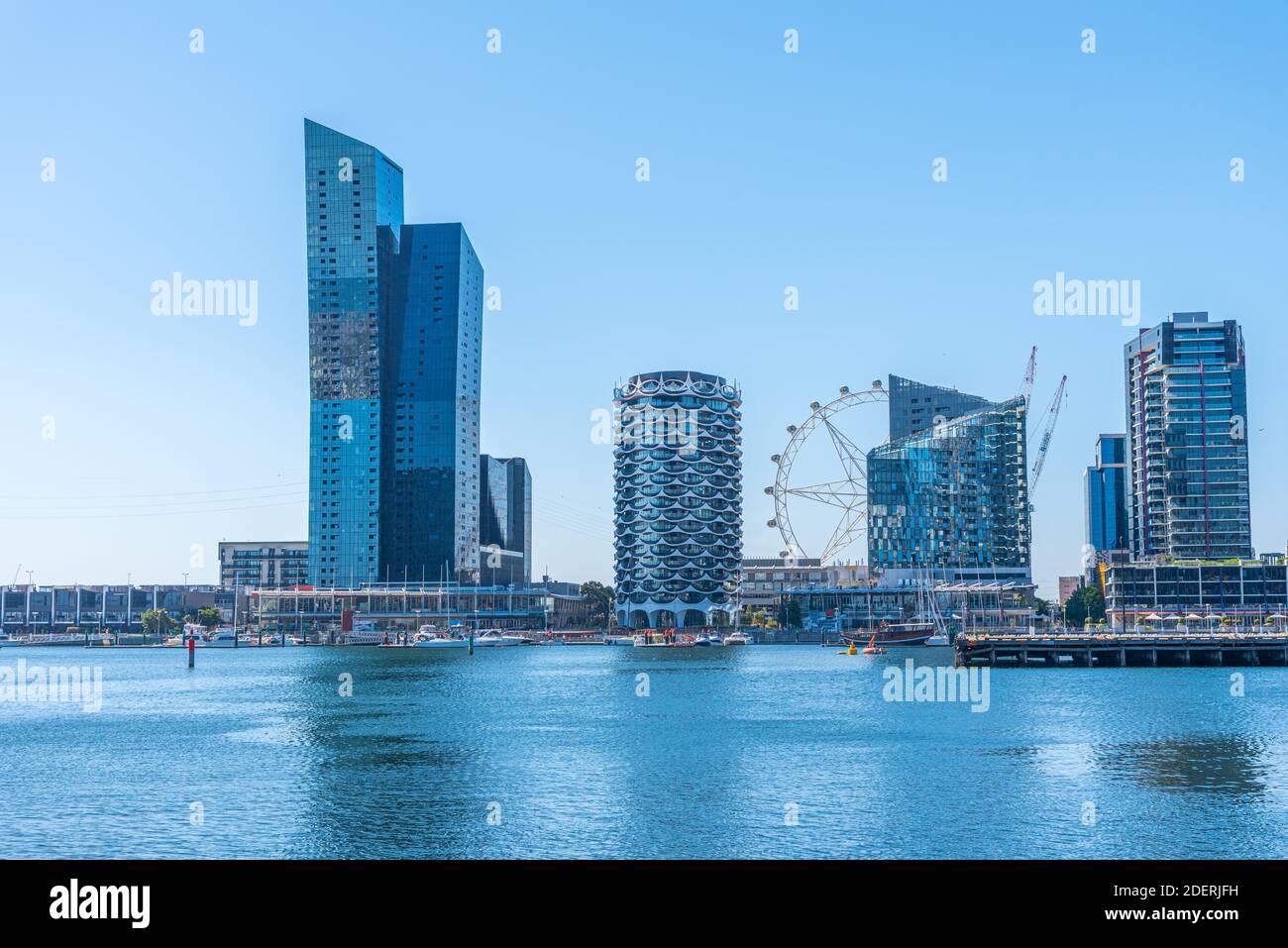 Edifici alti nel quartiere docklands di Melbourne, Australia Foto Stock