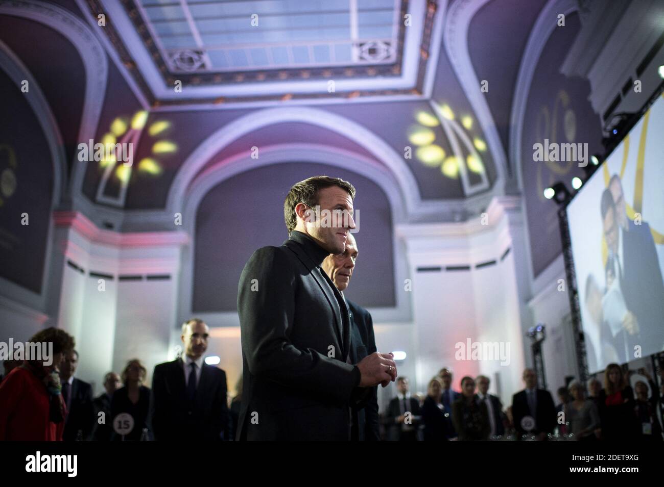 Il presidente francese Emmanuel Macron partecipa alla cerimonia che celebra l'ottantesimo anniversario del Centro Nazionale Francese di Ricerca scientifica (CNRS) al Palais de la Decouverte di Parigi, Francia, il 26 novembre 2019. Foto di Eliot Blondt/ABACAPRESS.COM Foto Stock