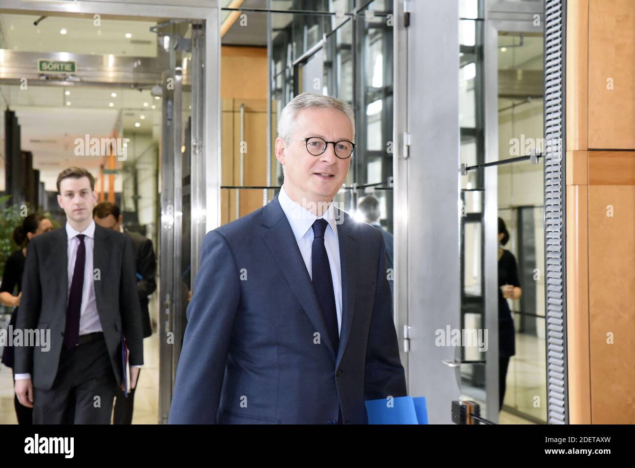 Il ministro francese dell'economia e delle finanze Bruno le Maire riceve le organizzazioni non governative "ONG" (ONG) nel quadro delle consultazioni sul patto produttivo sulla componente della transizione ecologica. 28 novembre 2019 a Parigi, Francia. Foto di Patrice Pierrot/Avenir Pictures/ABACAPRESS.COM Foto Stock