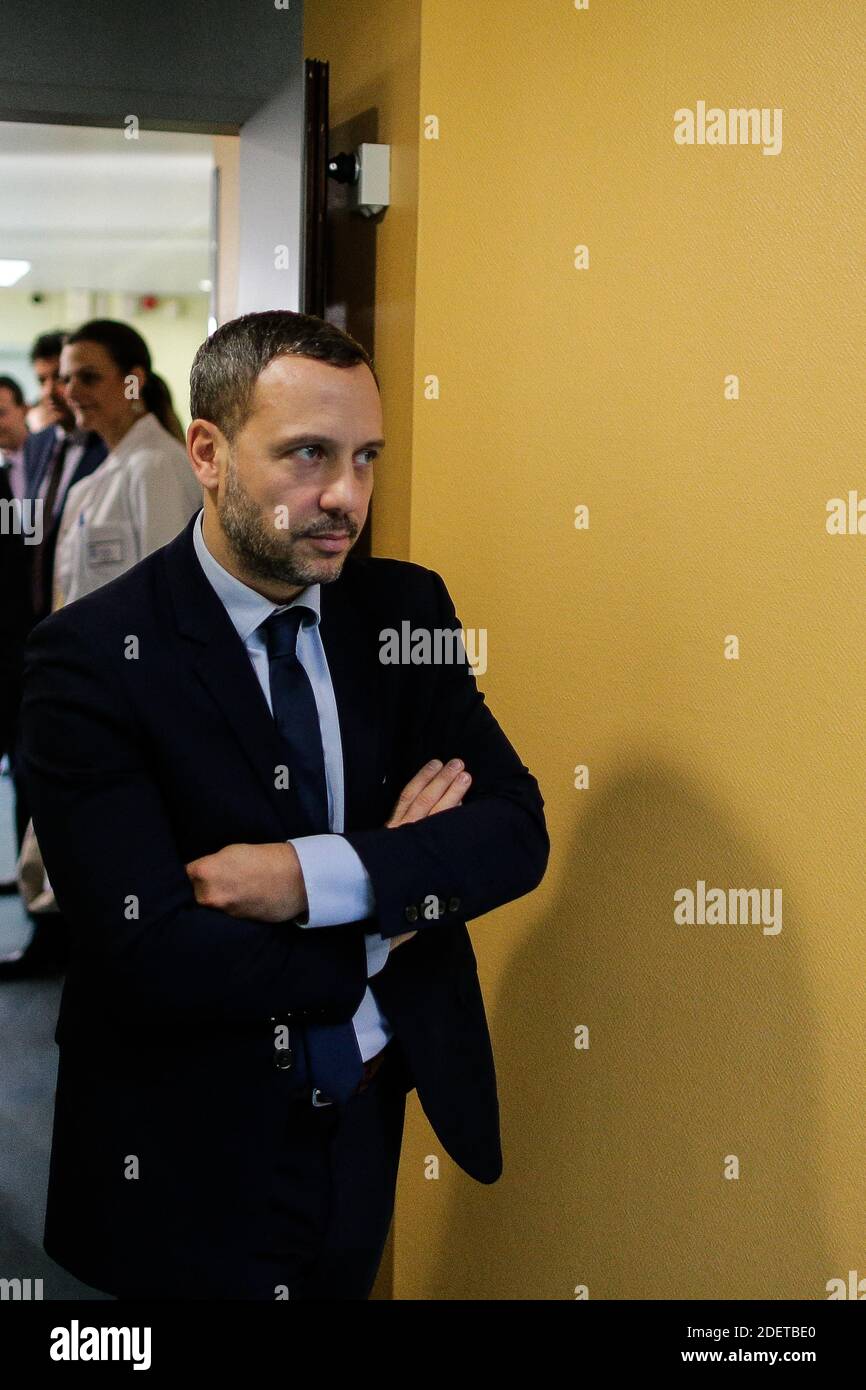 Adrien TAQUET, Segretario di Stato al Ministro delle solidarietà e della Salute responsabile della protezione dei bambini, visita l'unità Madre Bambino dell'Ospedale Charles Perrens per discutere troppo spesso il tema tabù della depressione post partum nella madre.a Bordeaux, il 29,2019 novembre. Foto di Thibaud Moritz/ABACAPRESS.COM Foto Stock