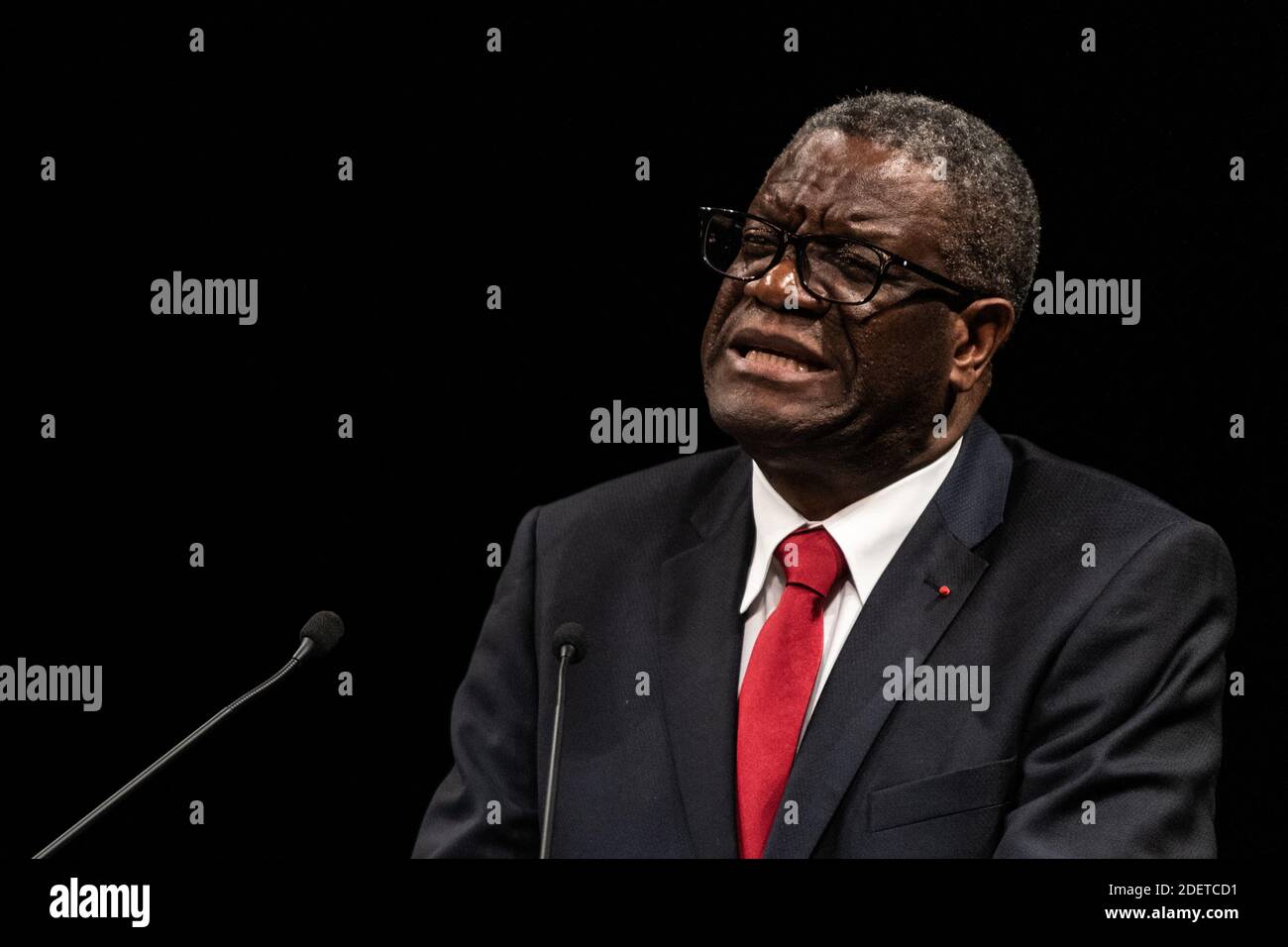 Il dottor Denis Mukwege, Premio Nobel per la pace 2018 ha anche chiamato l'uomo che guarisce la donna è ricevuto nel municipio dal sindaco Anne Hidalgo in una giornata organizzata dalla Federazione protestante francese e dal suo presidente Francois Clavairoly. Parigi Francia, 30 novembre 2019. Foto di Daniel Derajinski/ABACAPRESS.COM Foto Stock