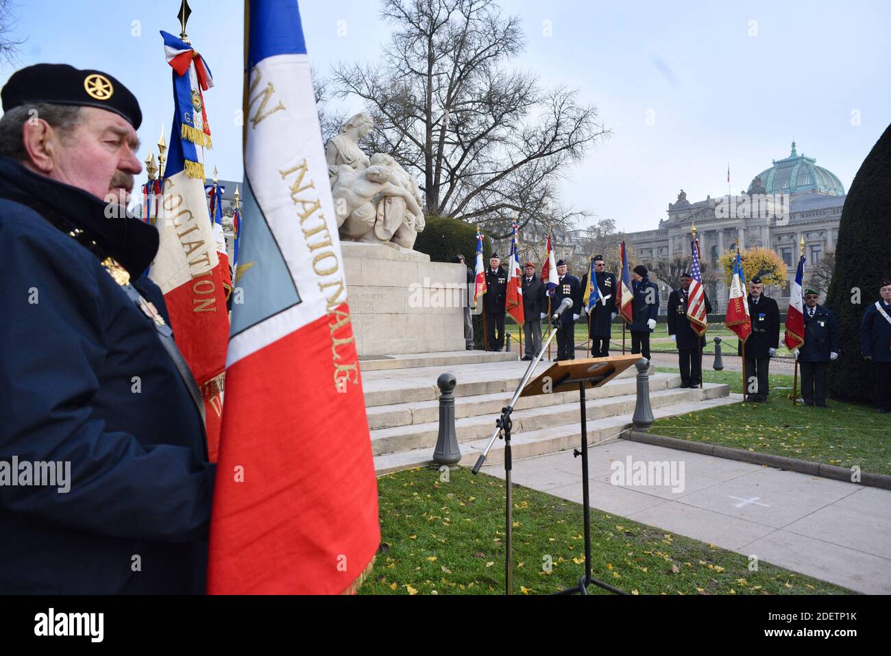 Giornata nazionale di omaggio ai morti per la Francia durante la guerra algerina e i combattimenti in Marocco e Tunisia. Autorità presenti a questa cerimonia: Sig. Dominique Schuffenecker Vice Prefetto Capo di Stato maggiore del Prefetto della regione Grand Est Prefetto della zona de Défense et de Sécurité Est Prefetto del basso Reno, generale Marc Ollier Governatore militare di Strasburgo Comandante della seconda Brigata blindata, Generale Marc Clerc comandante della Gendarmerie du Bas-Rhin, colonnello Aziz MELIANI consigliere comunale Dignnitary dell'Ordine Nazionale di merito, Sig. Schwartz Presidente dell'UDAC, Sig. Bouare Foto Stock