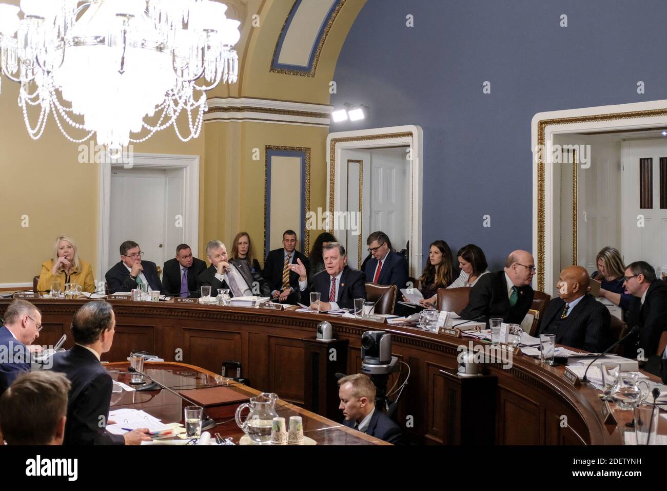 La commissione parlamentare discute H. Res. 755 impedire il presidente degli Stati Uniti Donald Trump per alti crimini e misdemeanori a Capitol Hill, a Washington, DC, USA il 17 dicembre 2019. Foto di Alex Wroblewski/CNP/ABACAPRESS.COM Foto Stock