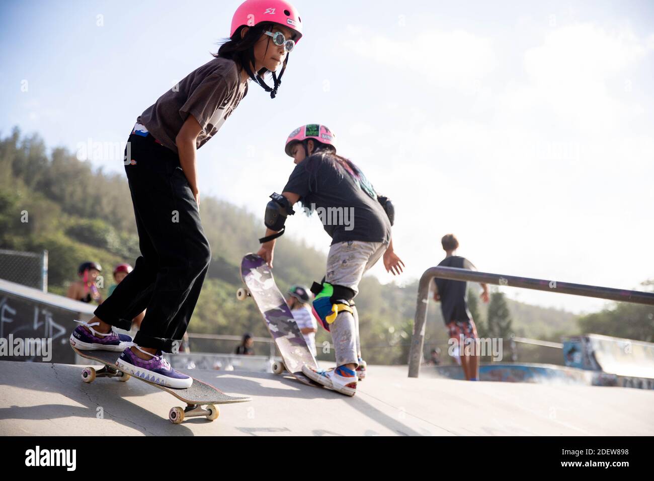 Gruppo di pattinatori nello skate Park all'aperto alle hawaii Foto stock -  Alamy