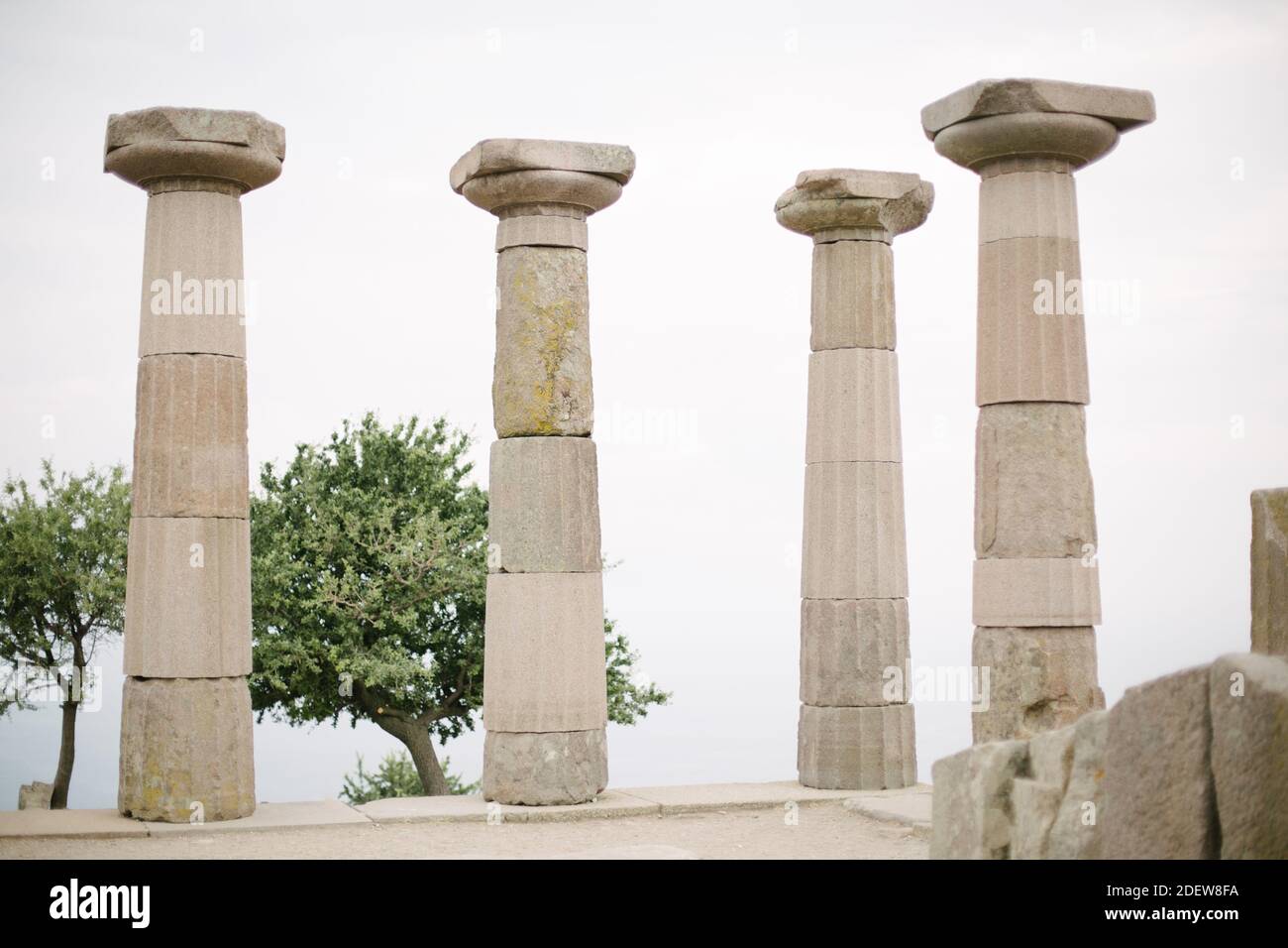 Tempio di Atena. Buoni in pietra. Le colonne del tempio. Foto Stock