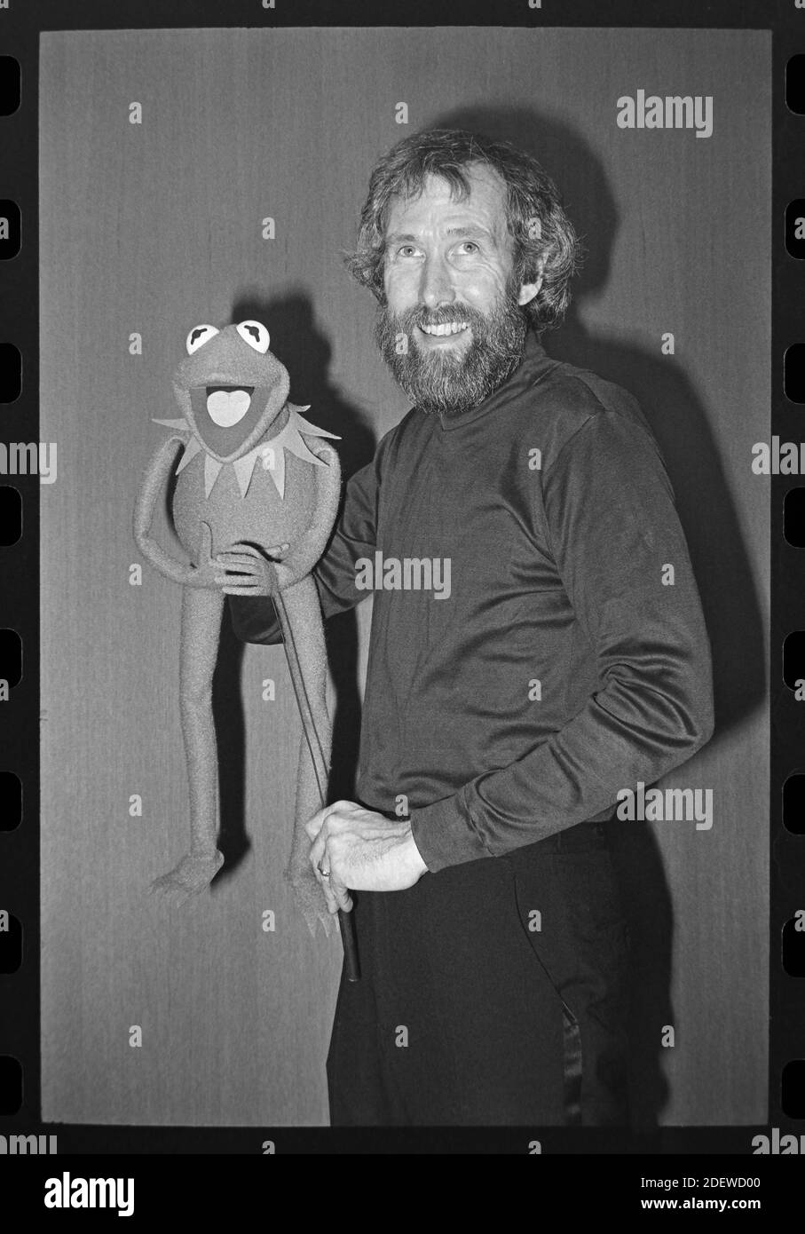 Puppeteer Jim Henson e Kermit The Frog, Pasadena, California. 29 gennaio 1984. Immagine da negativo 35 mm. Foto Stock
