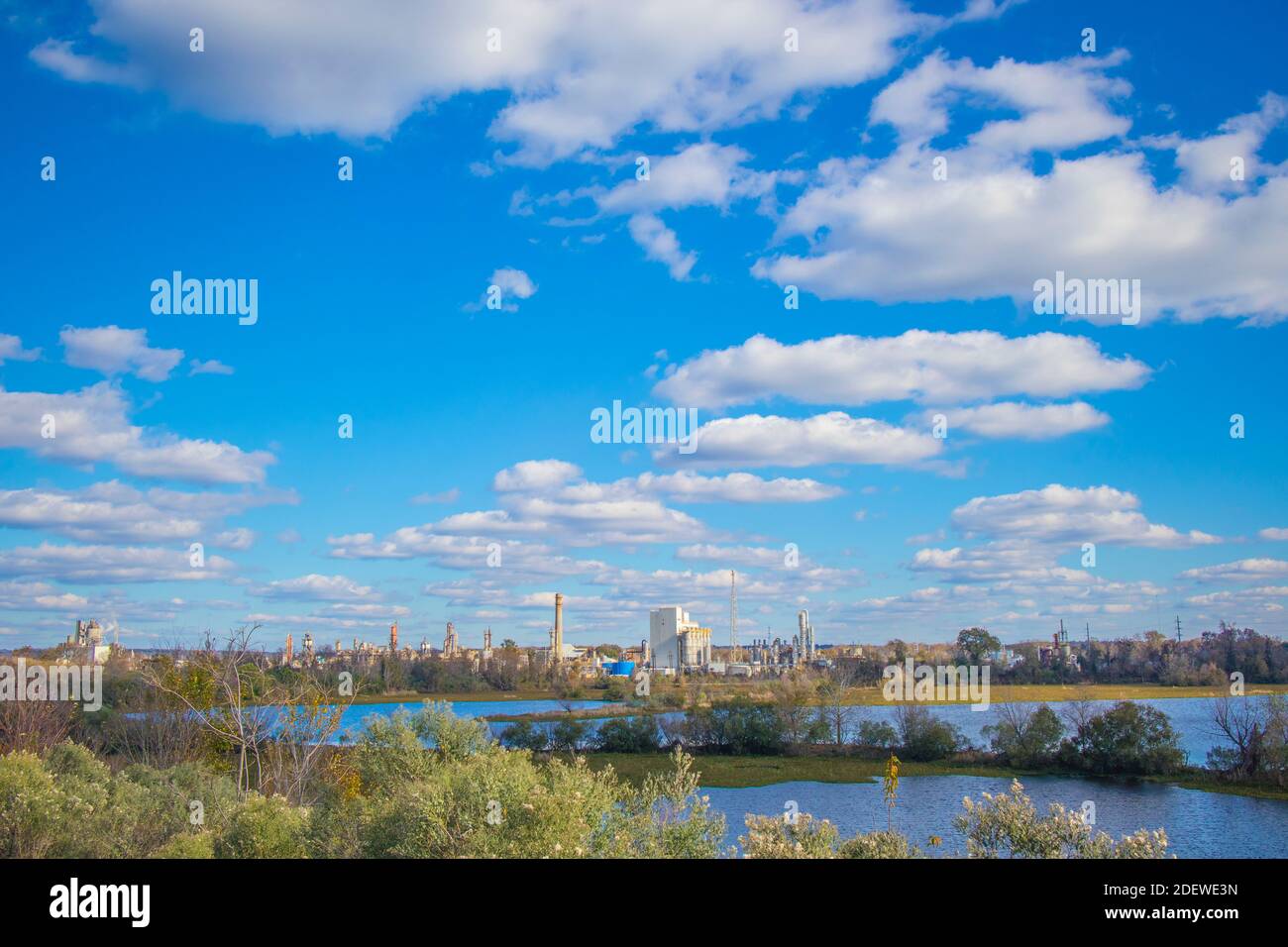 Augusta, GA USA - 12 01 20: Impianto industriale e palude Foto Stock