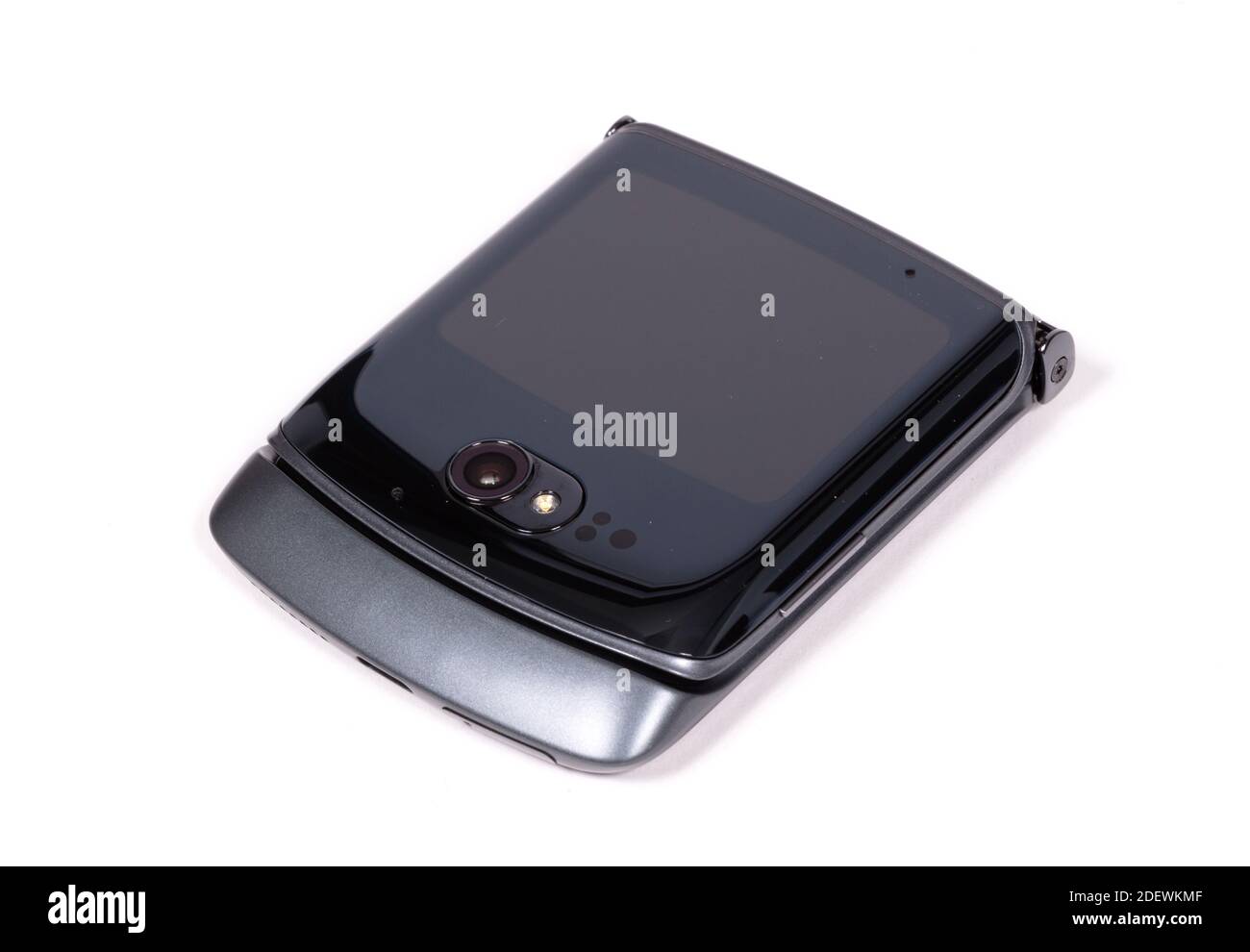 Leeuwarden, Paesi Bassi il 1° dicembre 2020 - smartphone Motorola Razr 5G,  uno dei primi smartphone con schermo pieghevole Foto stock - Alamy