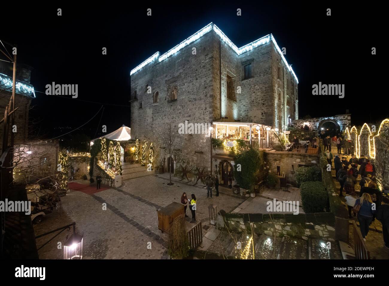 Limatola, Benevento, Italia 2019 dicembre: L'arte della natività napoletana di S. Gregorio Armeno, Presepe nello stand del mercato locale. Foto Stock