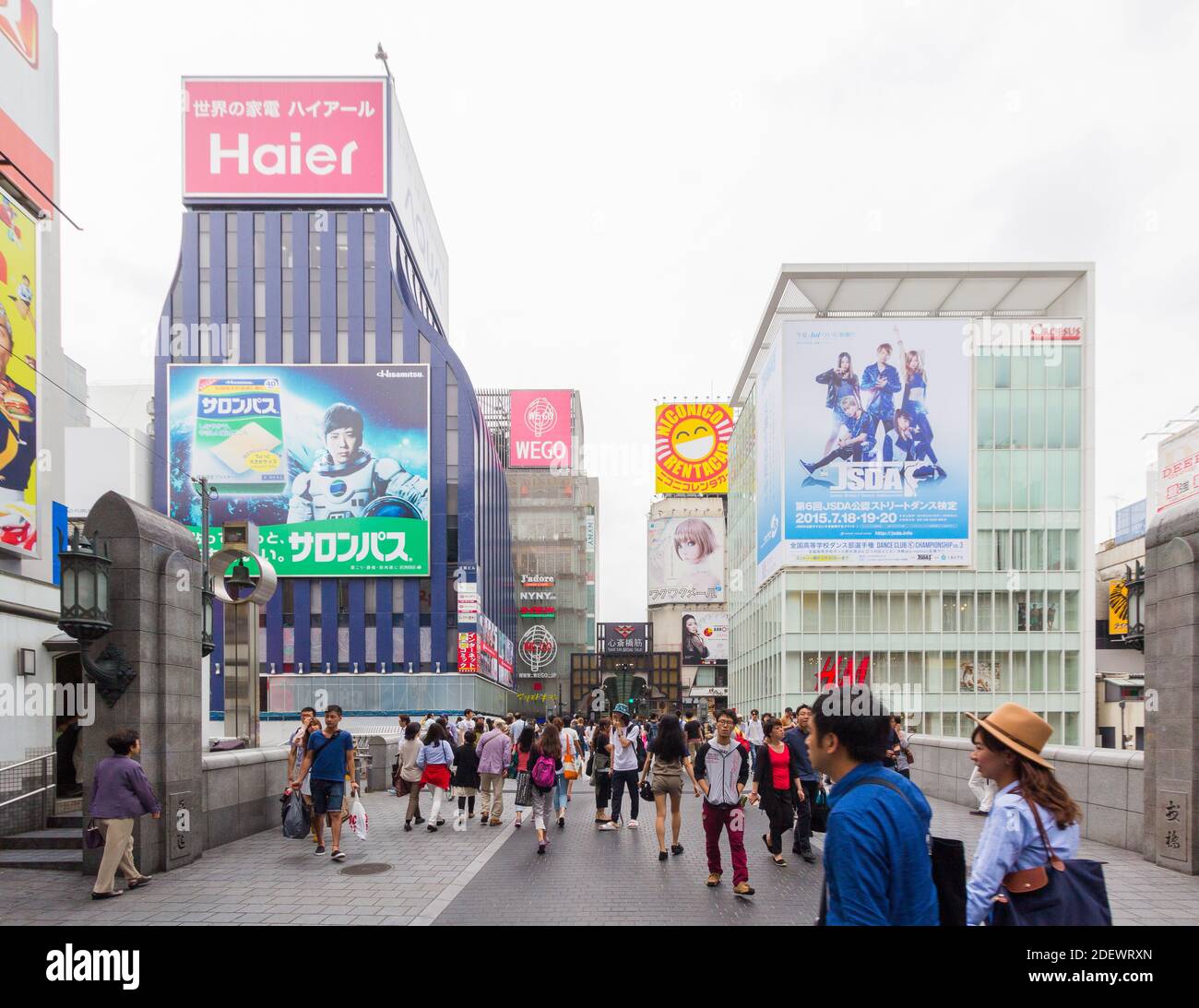 Scene diurne al Dotonbori di Osaka, Giappone Foto Stock