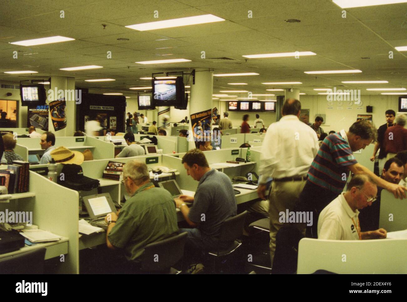 Sala stampa con giornalisti, anni '90 Foto Stock