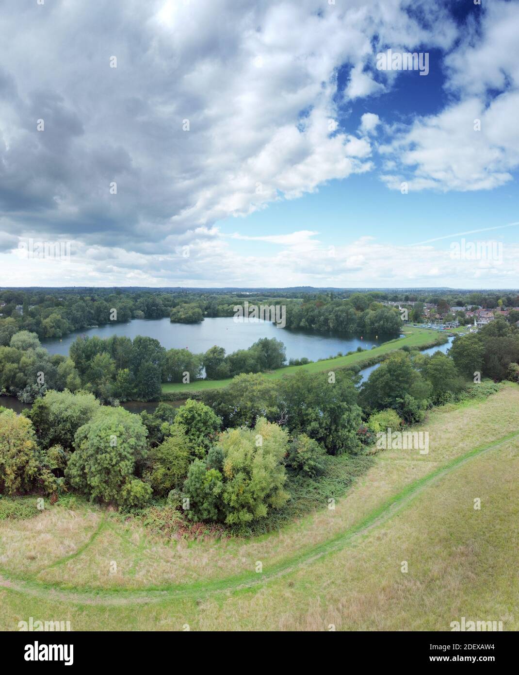 vista panoramica dall'alto della campagna di shepperton all'esterno londra, inghilterra Foto Stock