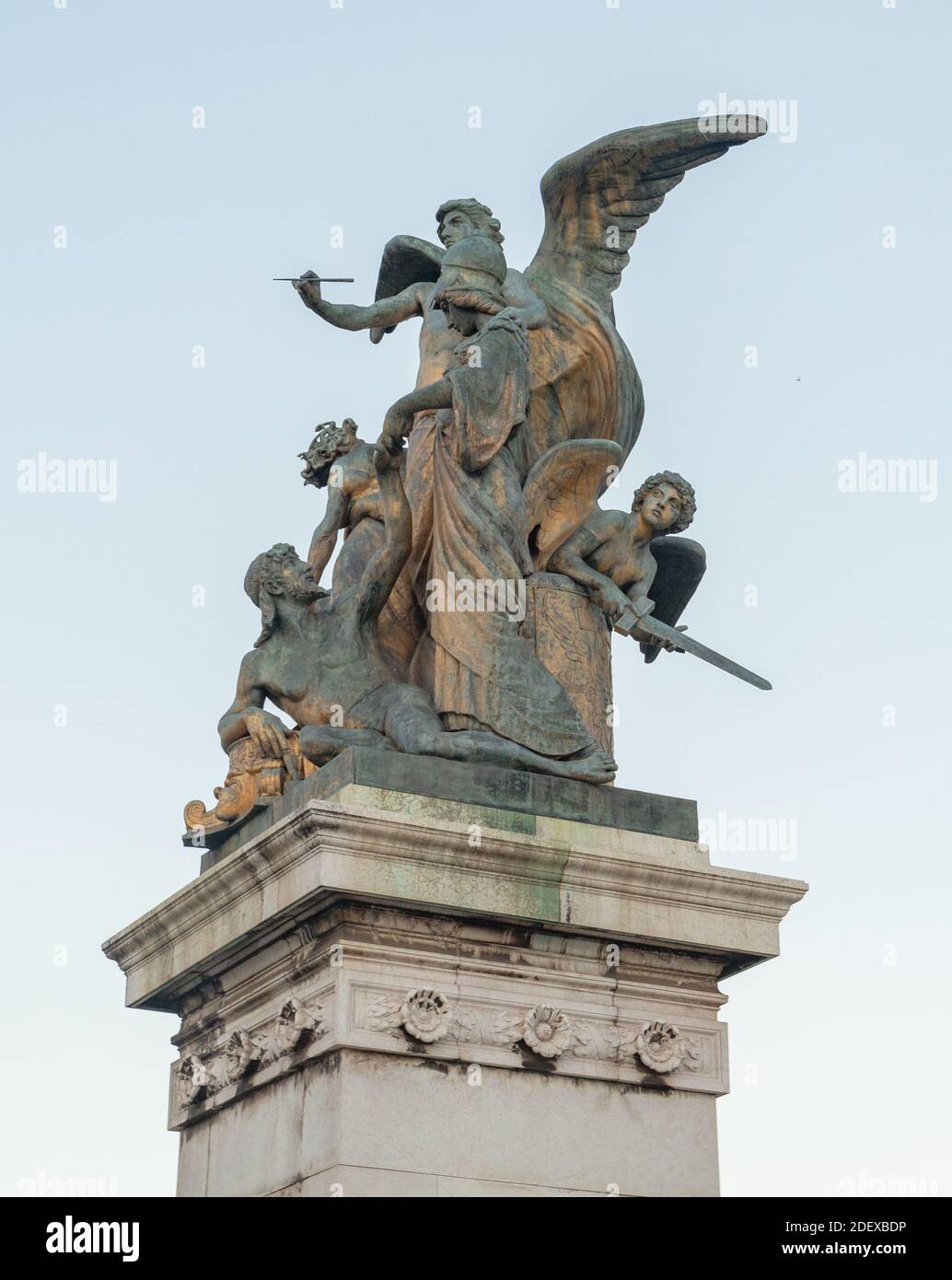 Statua del pensiero scolpiti da Giulio Monteverde nel monumento a Vittorio Emanuele II Piazza Venezia, Roma Foto Stock