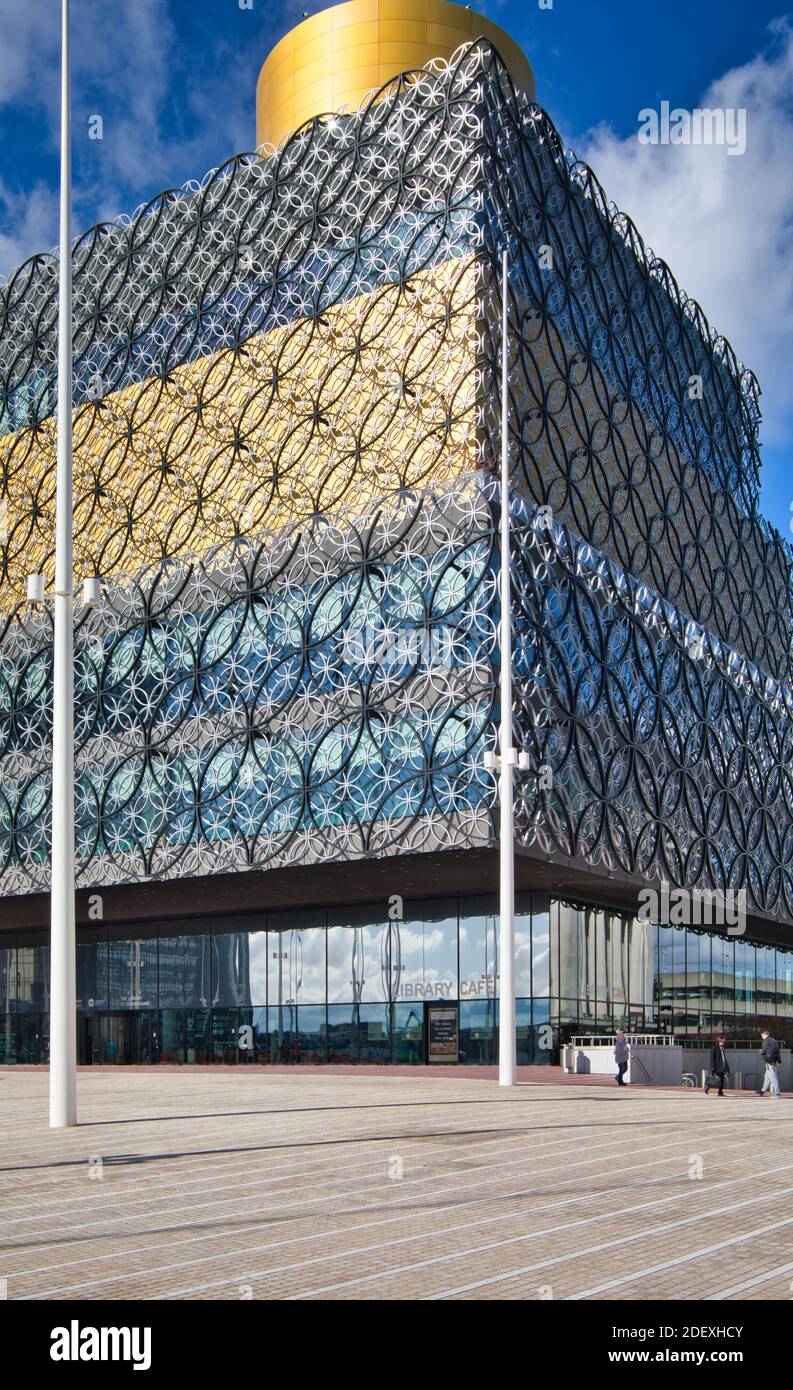 Biblioteca di Birmingham, aperta nel 2013 e progettata dall'architetto olandese Francine Houben, Centenary Square, Birmingham, West Midlands, Inghilterra Foto Stock