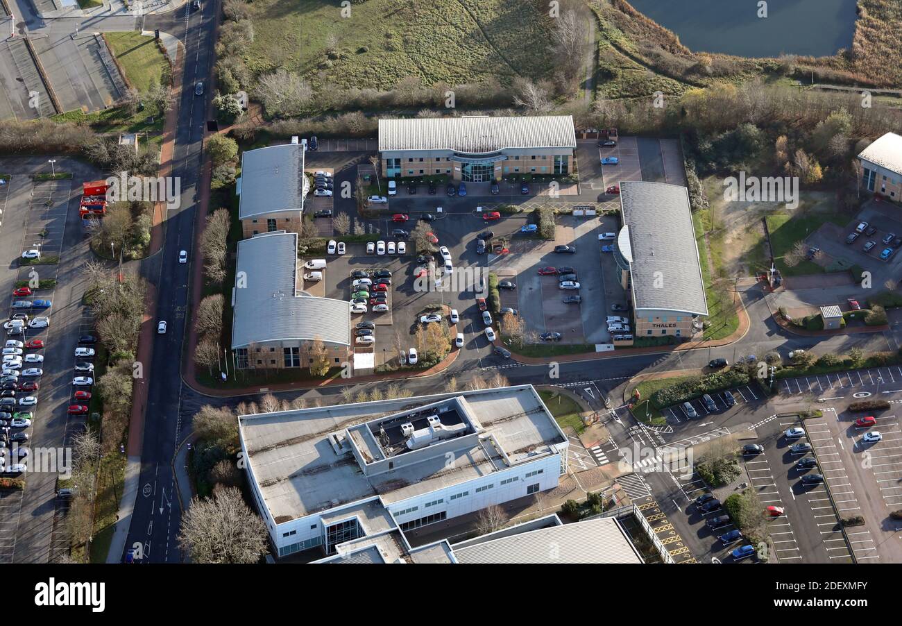 Vista aerea di Carolina Court, una tenuta d'affari vicino al lago a Doncaster, Regno Unito Foto Stock
