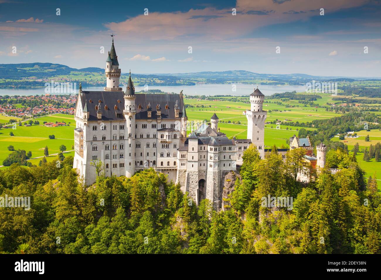 Castello di Neuschwanstein, Schwangau, Alpi Bavaresi, Allgäu, Svevia, Baviera, Germania, Europa Foto Stock