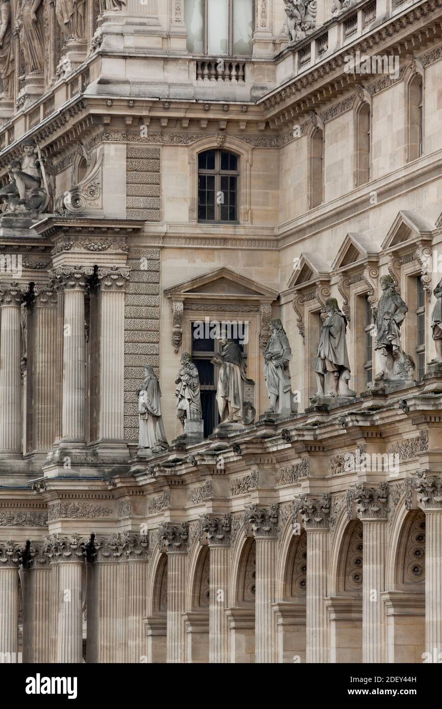 Esterno Vista dell'Ala Denon del Museo del Louvre, 1° Arrondissement, Parigi, Ile-de-France, Francia Foto Stock