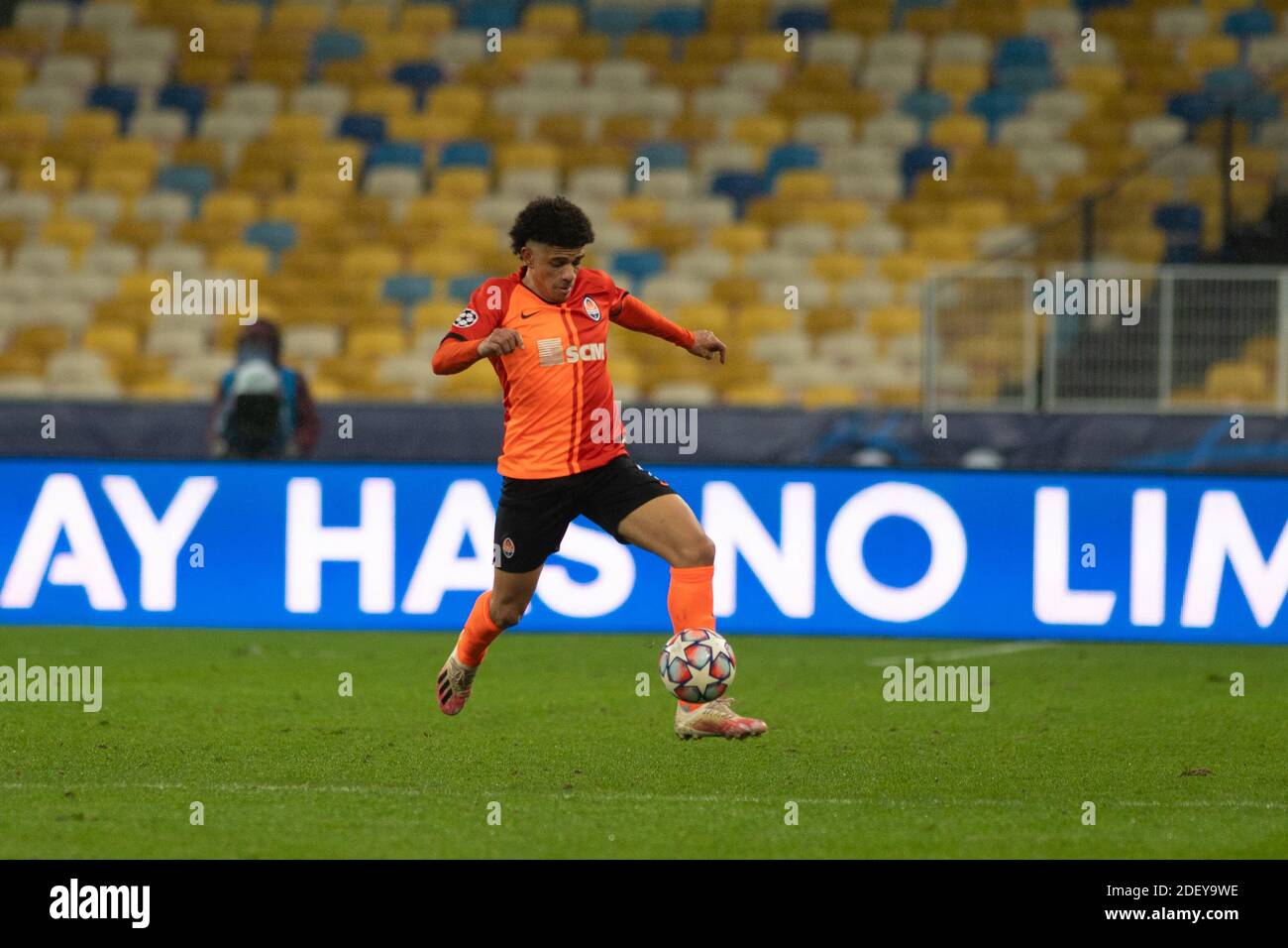 KIEV, UCRAINA - 1 DICEMBRE 2020: TAISON. La partita di calcio del Gruppo B della UEFA Champions League FC Shakhtar Donetsk vs Real Madrid FC Foto Stock